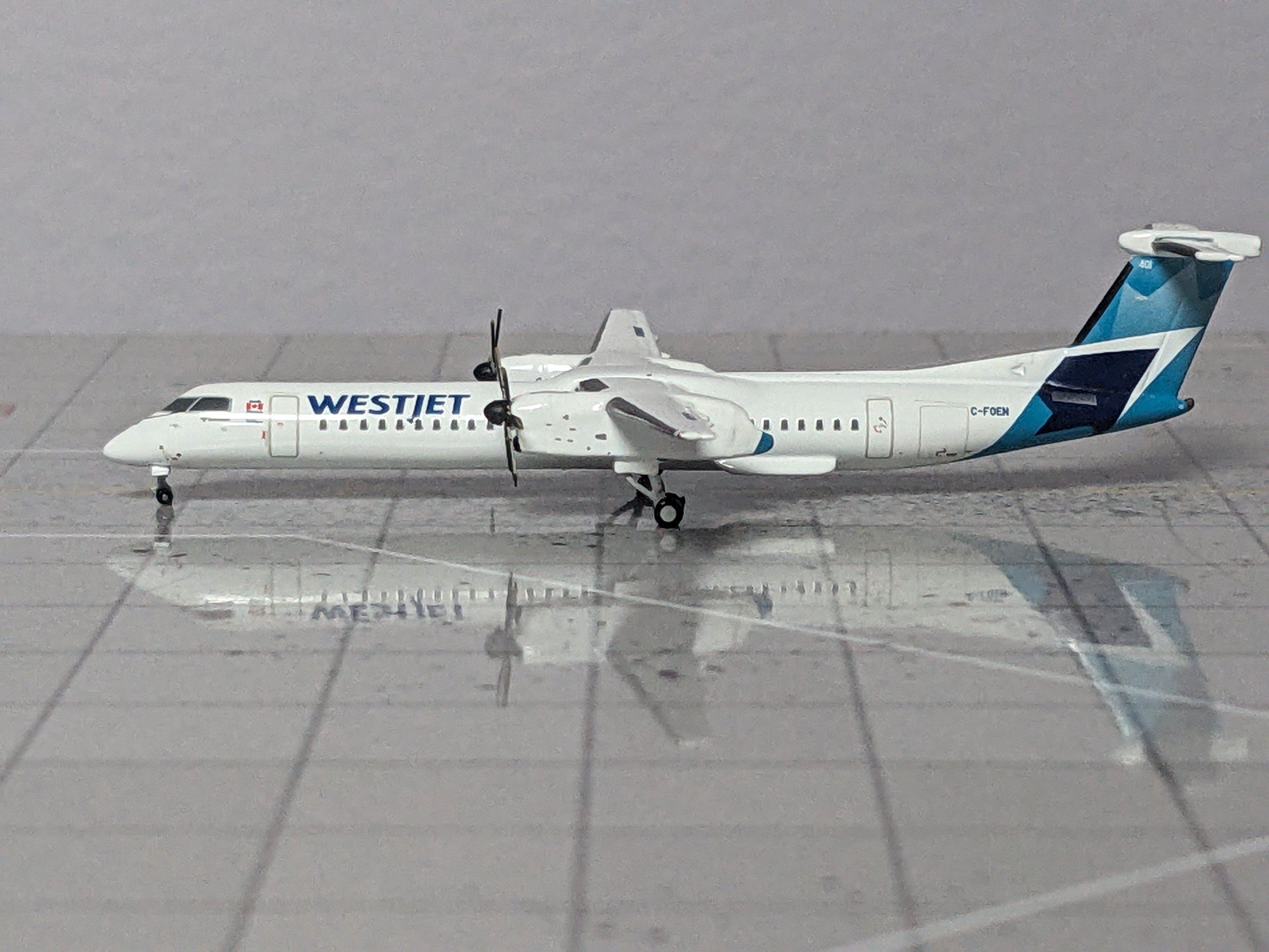1:400 GEMINI WESTJET Q400 C-FOEN