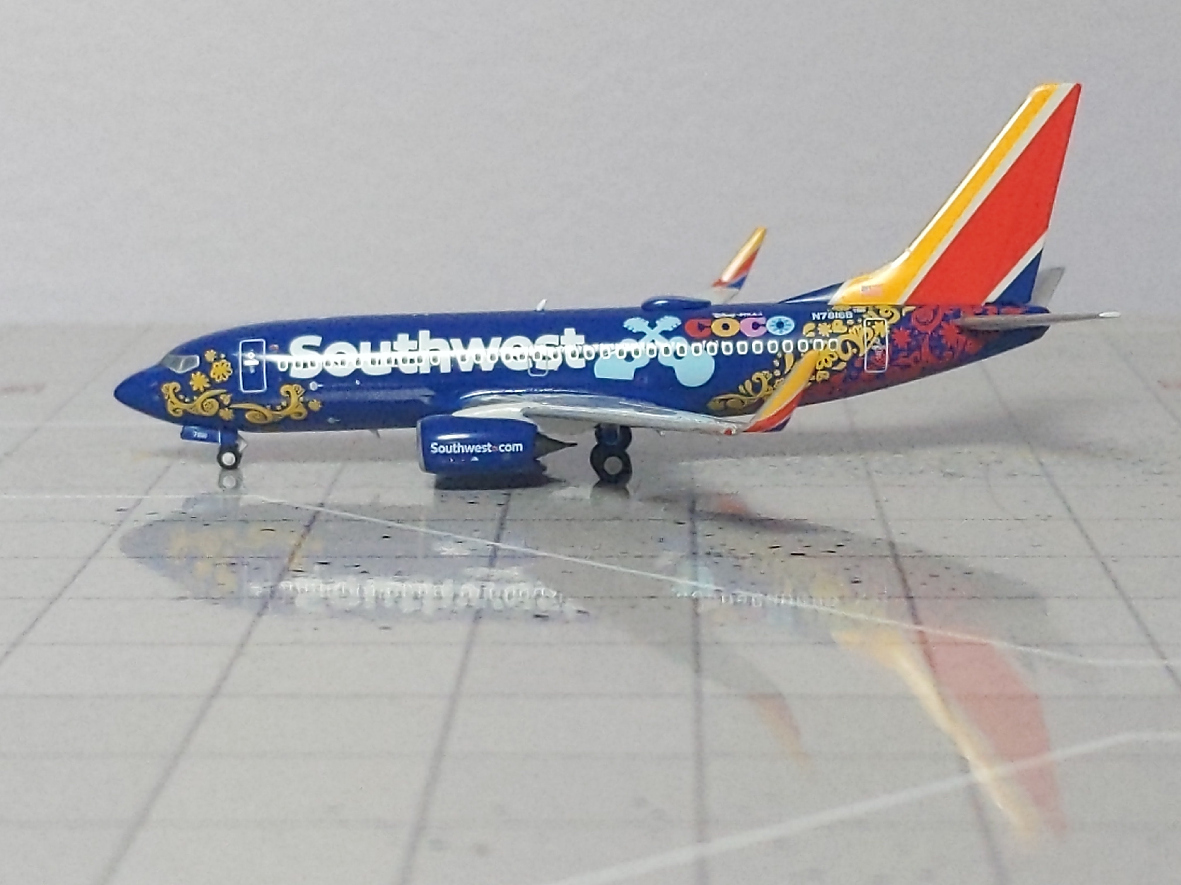 1:400 NG SOUTHWEST B737-700 N7816B