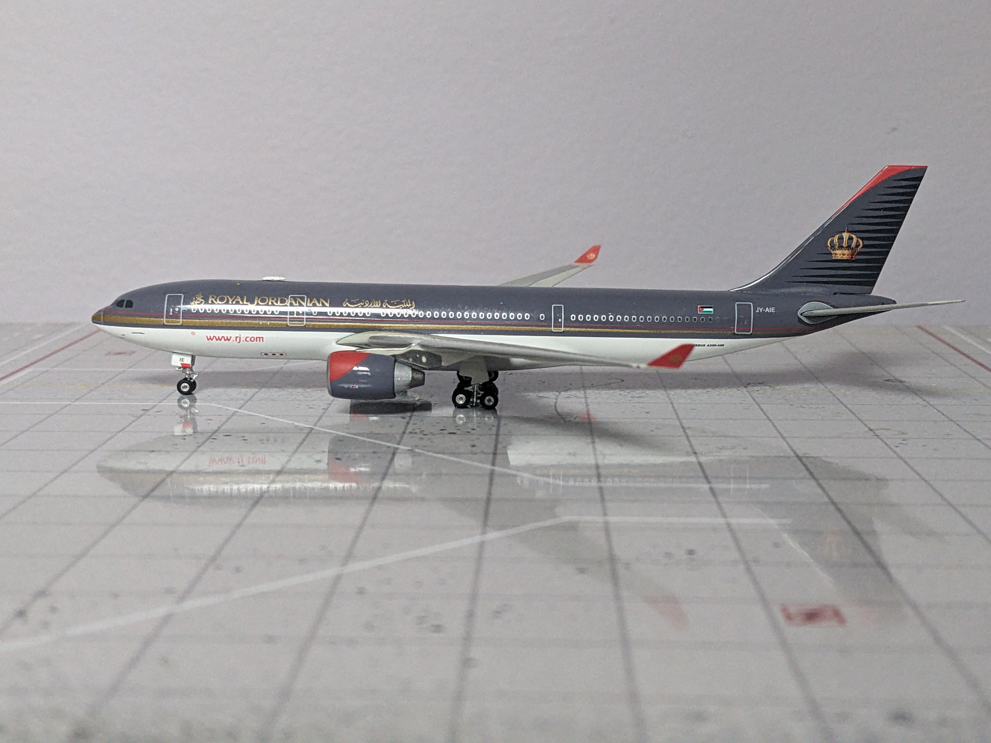 1:400 PHOENIX ROYAL JORDANIAN A330-200 JY-AIE