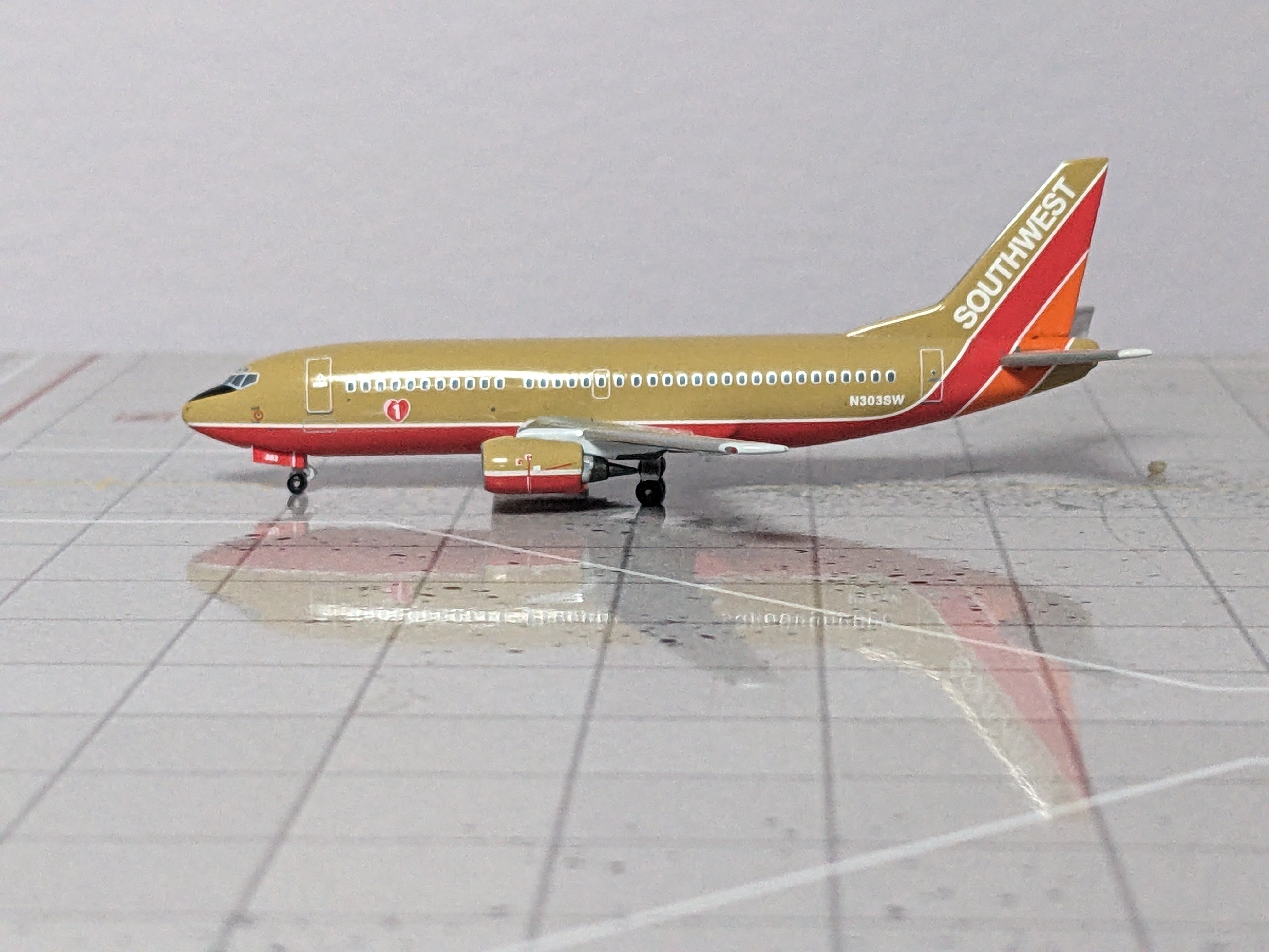 1:400 AEROCLASSICS SOUTHWEST B737-300 N303SW