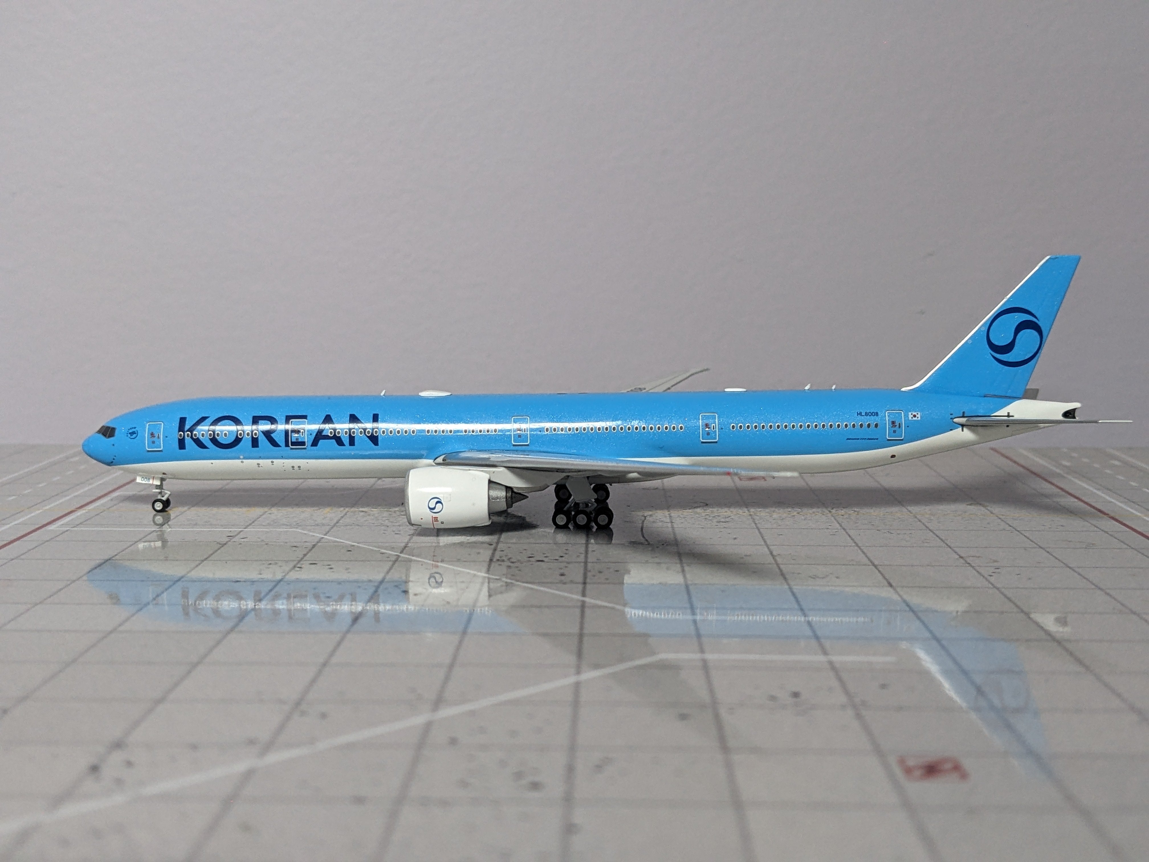 1:400 NG KOREAN B777-300ER HL8008
