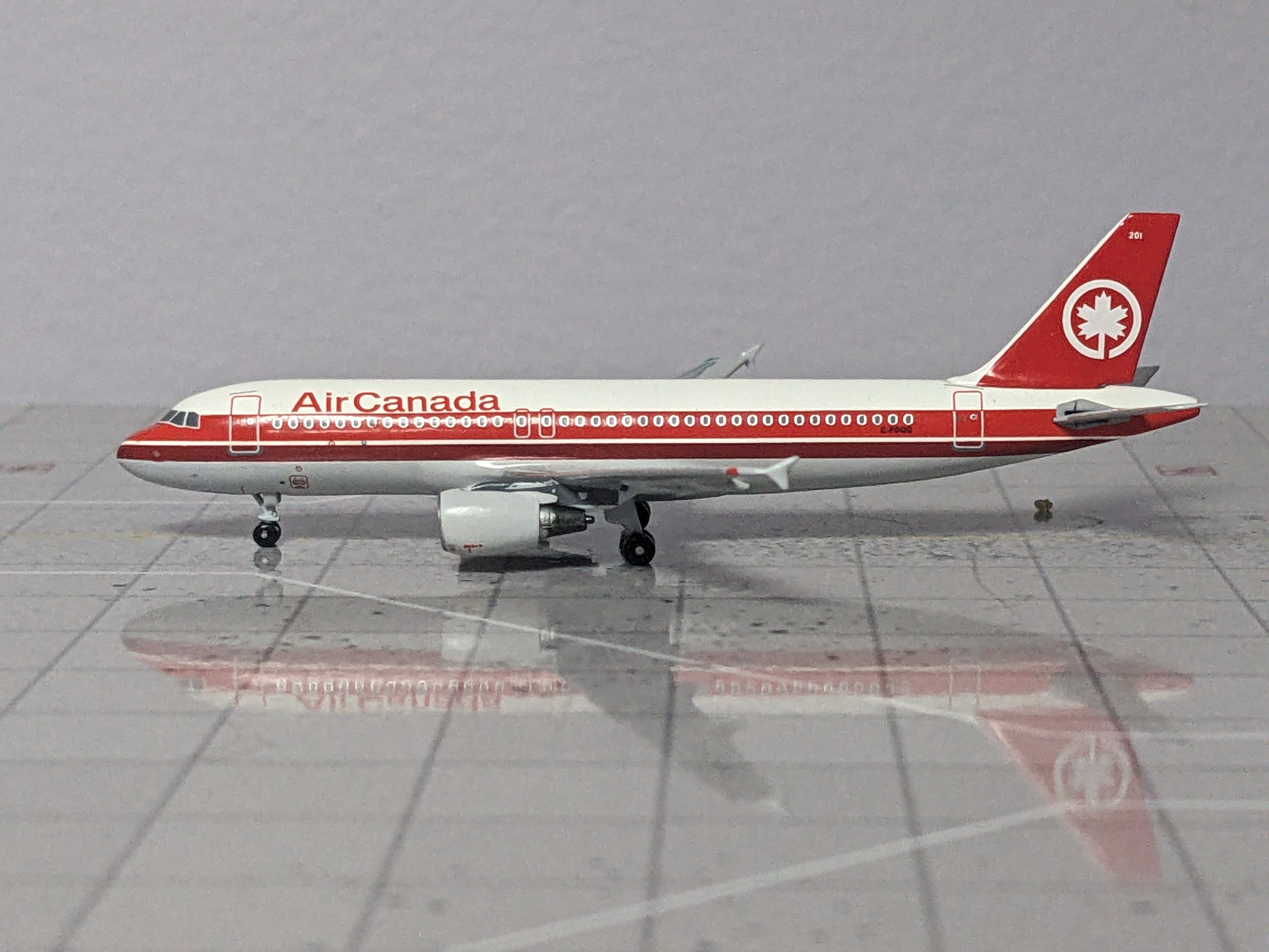 1:400 AEROCLASSICS AIR CANADA A320 C-FDQQ