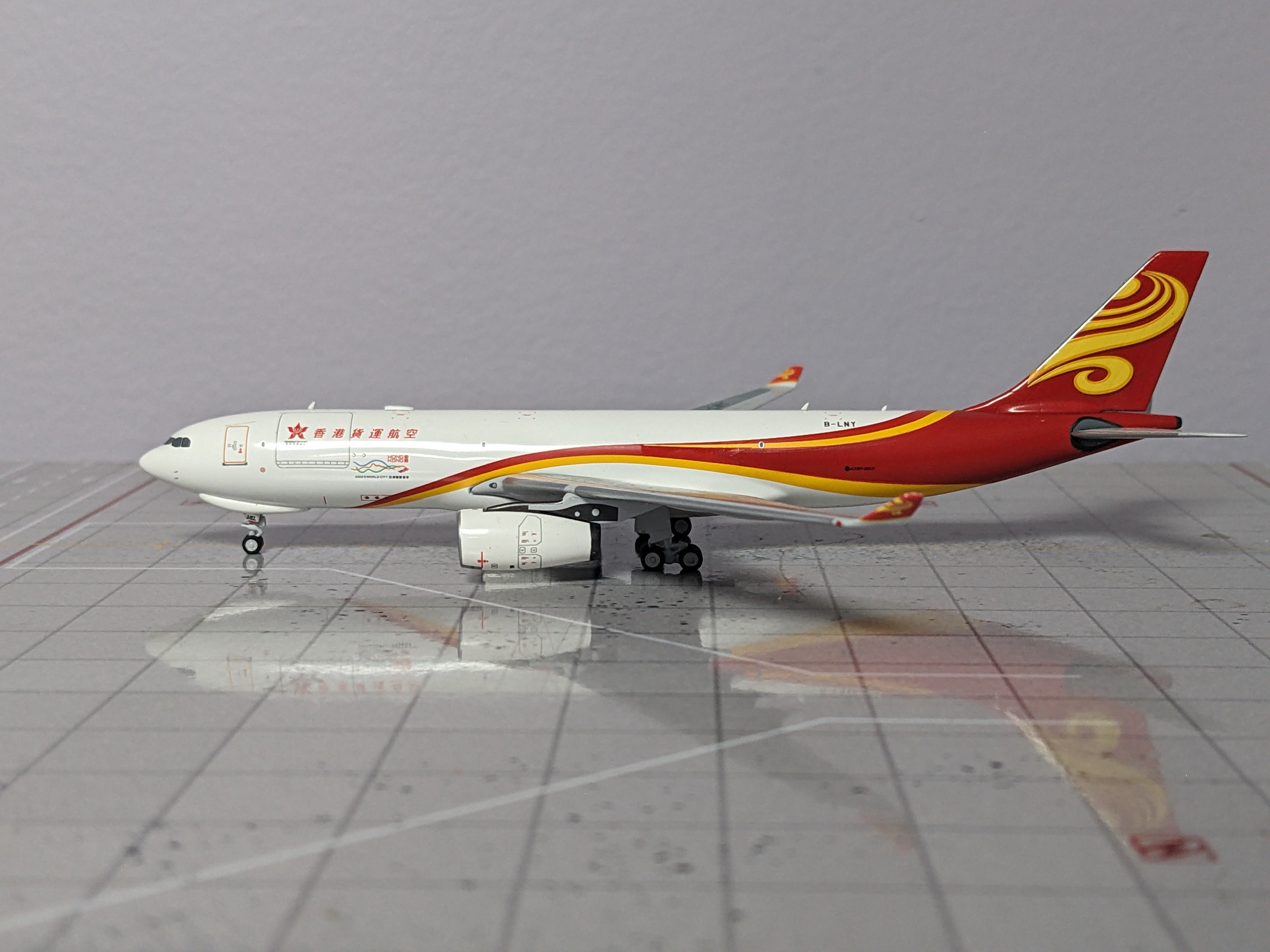 1:400 PANDA AIR HONG KONG CARGO A330-200F