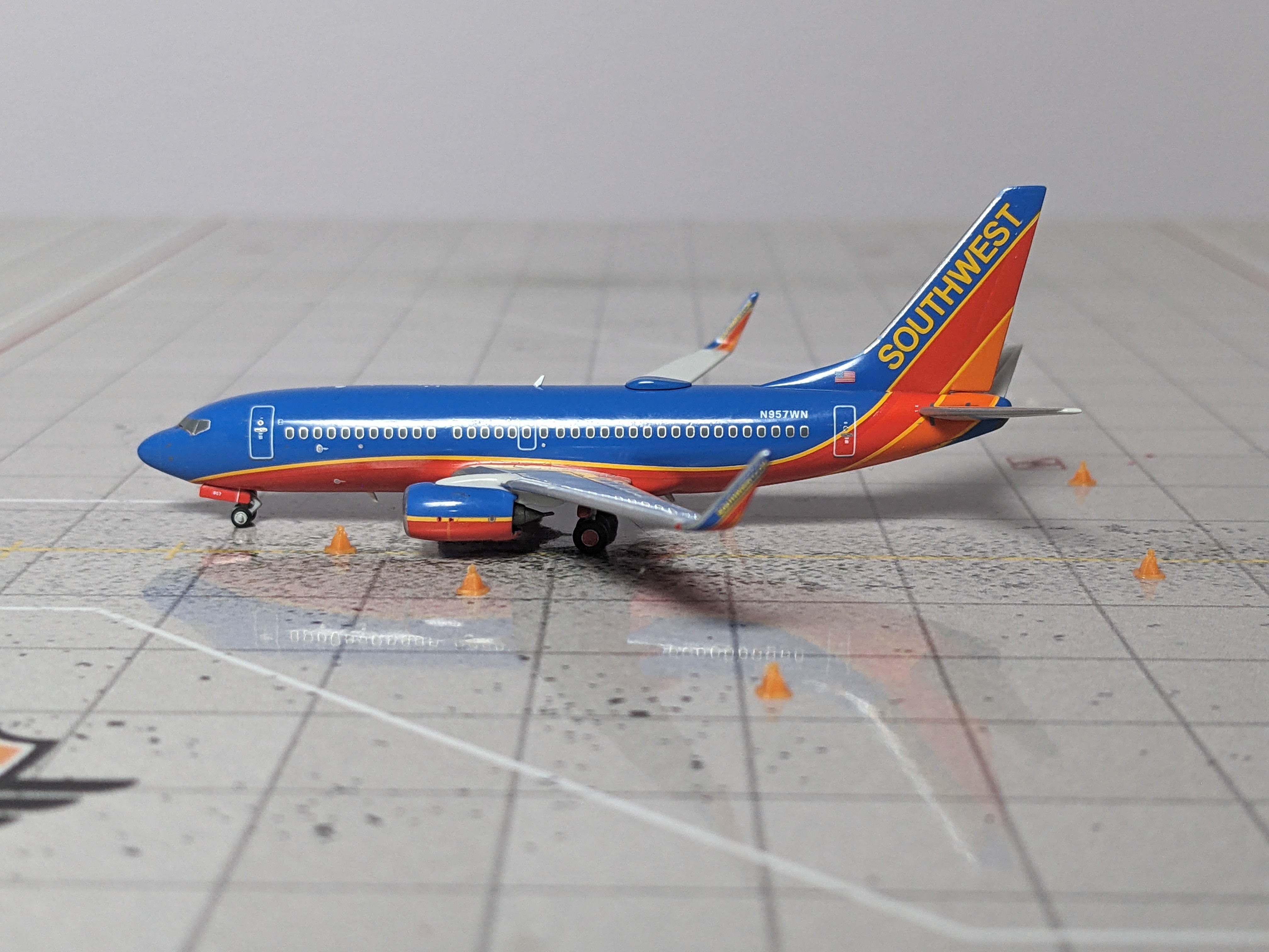 1:400 AIRPORT CONES GSE 30 PACK