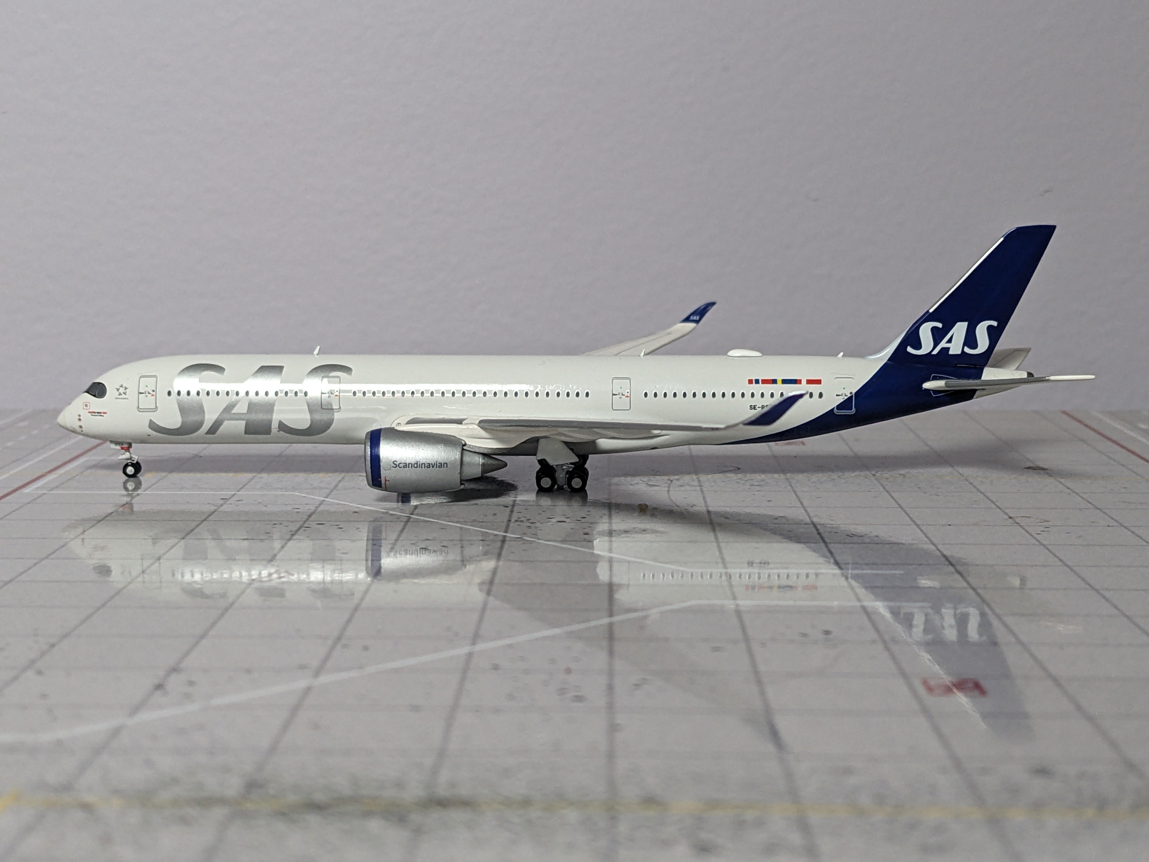 1:400 GEMINI SAS A350-900 SE-RSA
