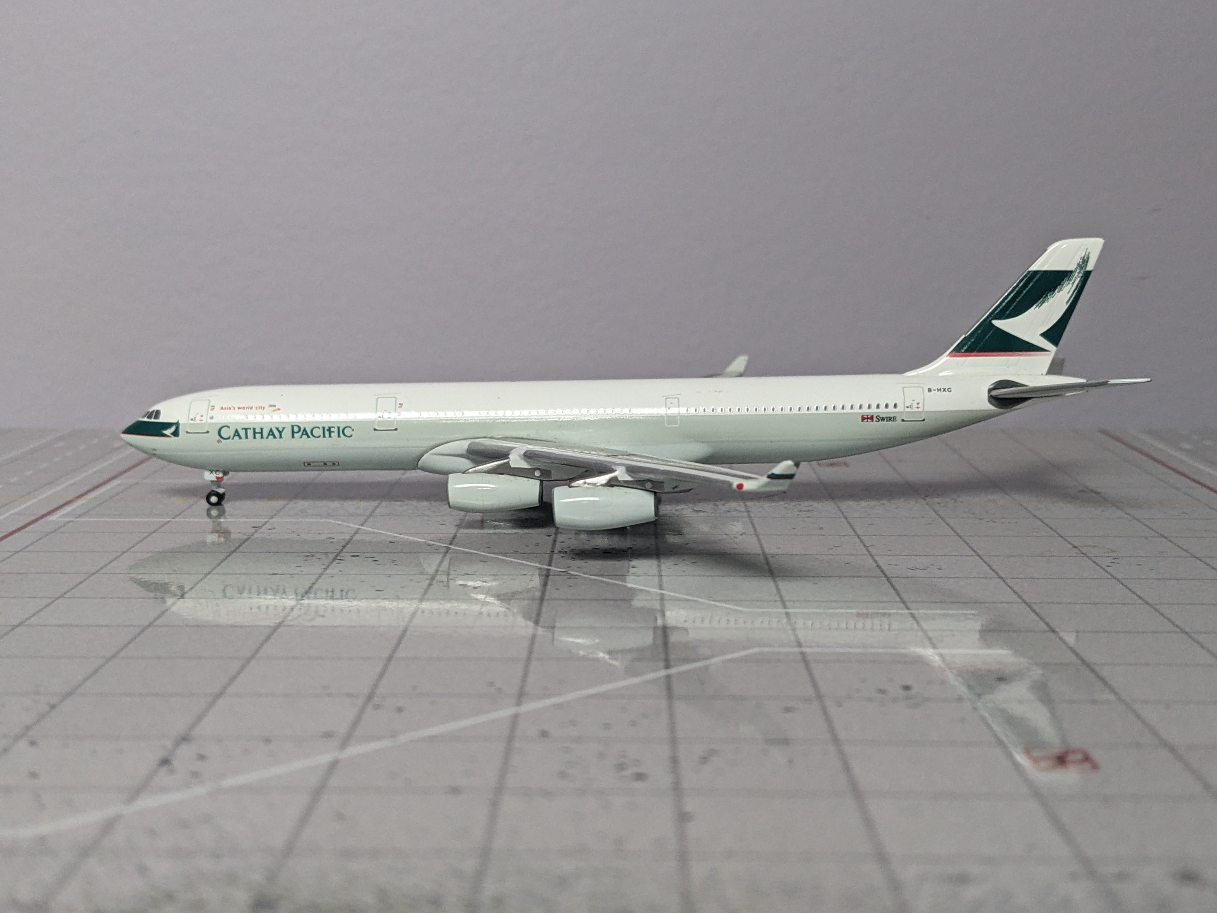 1:400 JC CATHAY PACIFIC A340-300 B-HXC