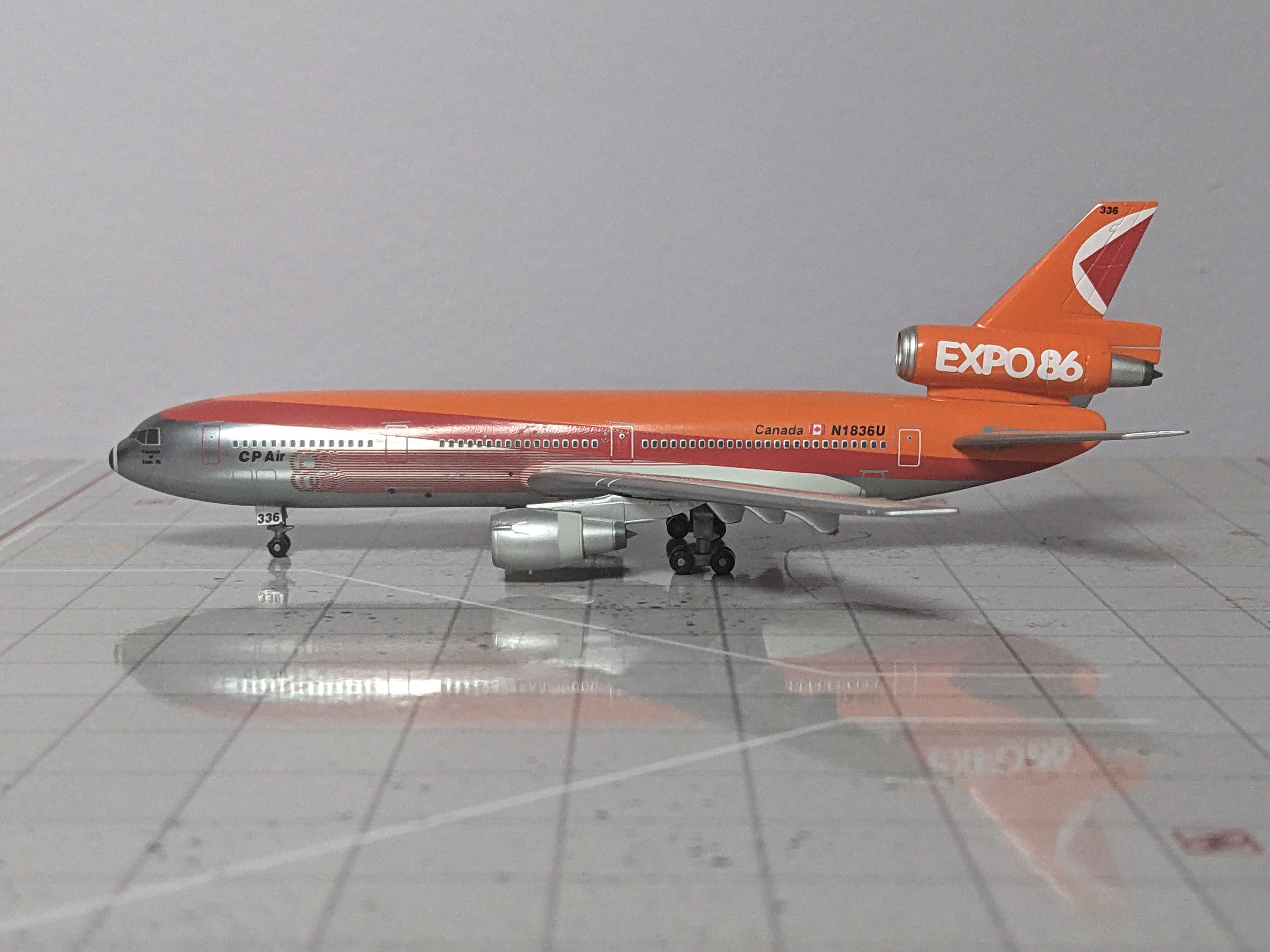 1:400 DRAGON CP AIR DC-10-30 N1836U EXPO 86