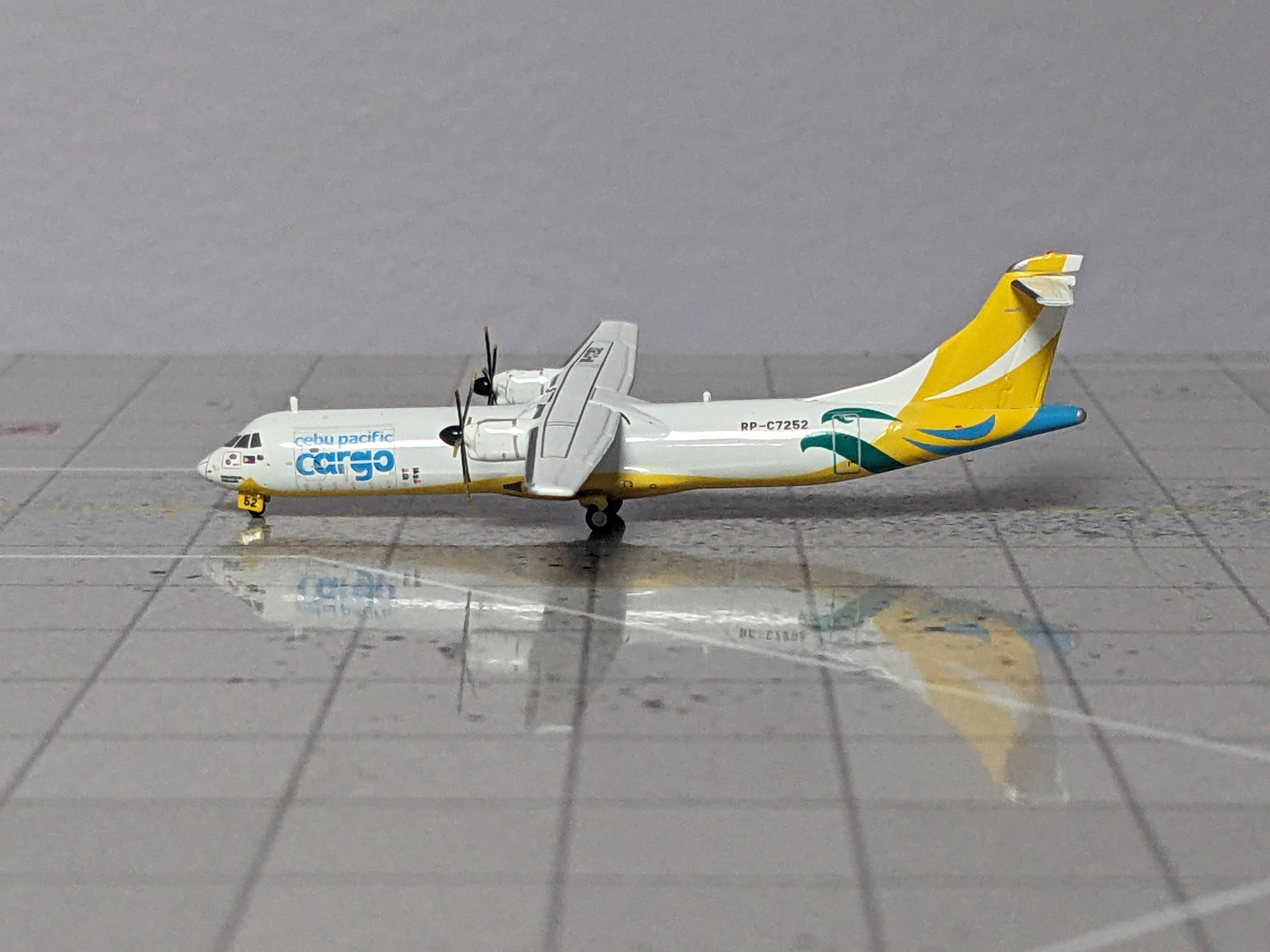 1:400 JC CEBU PACIFIC ATR-72 RP-C7252