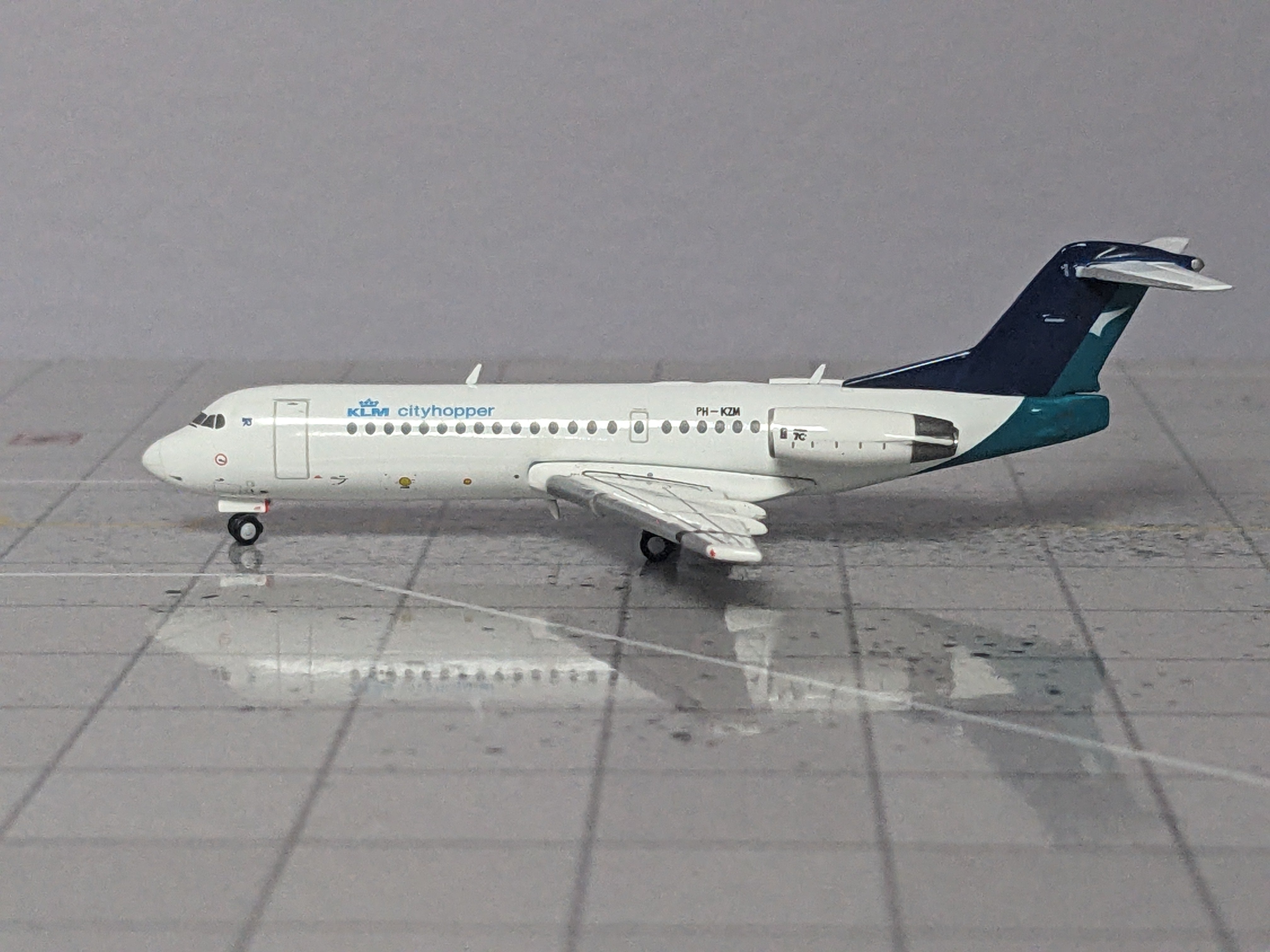 1:400 KLM CITYHOPPER FOKKER 70 PH-KZM