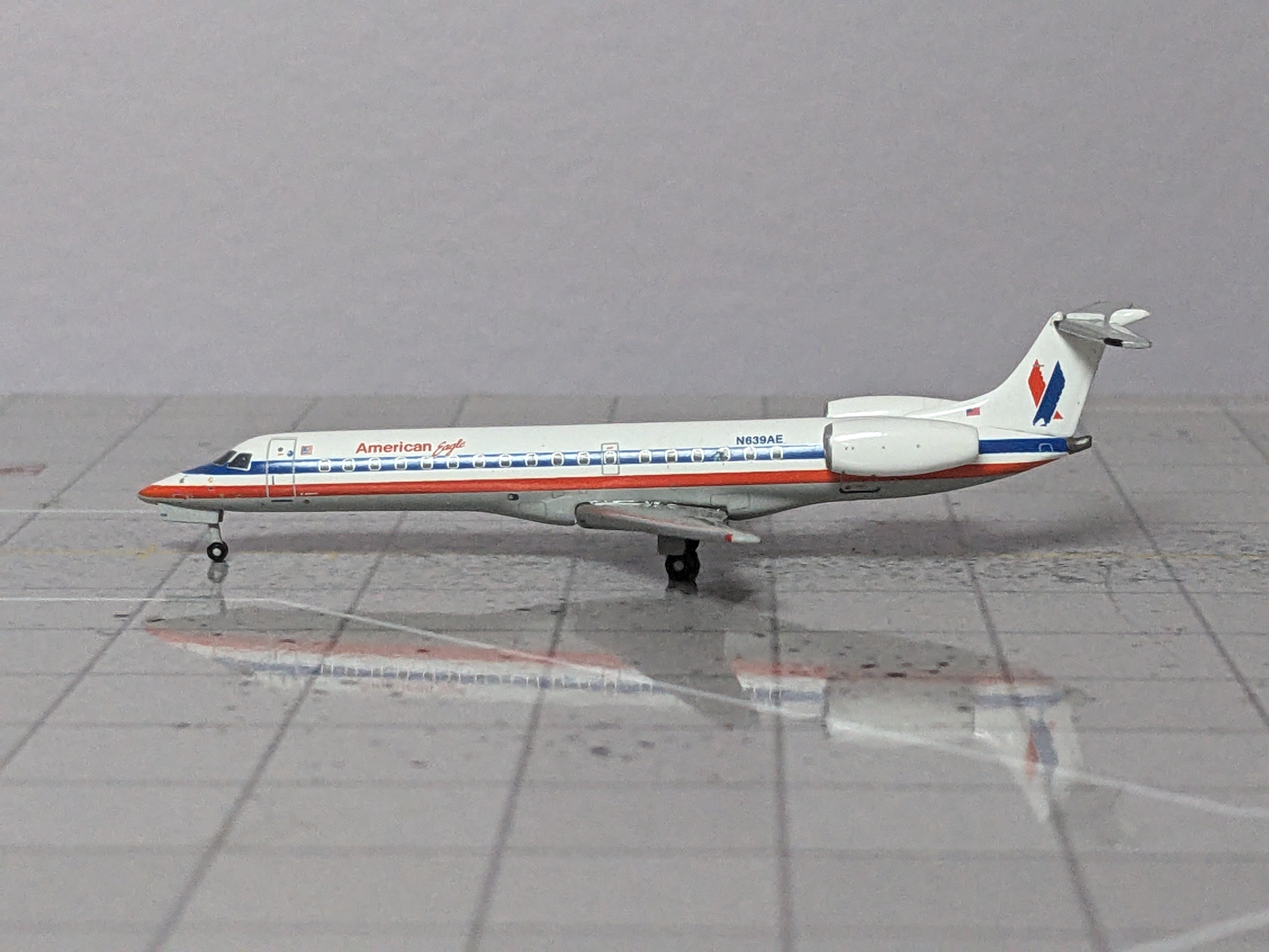 1:400 AMERICAN EAGLE ERJ145 N639AE