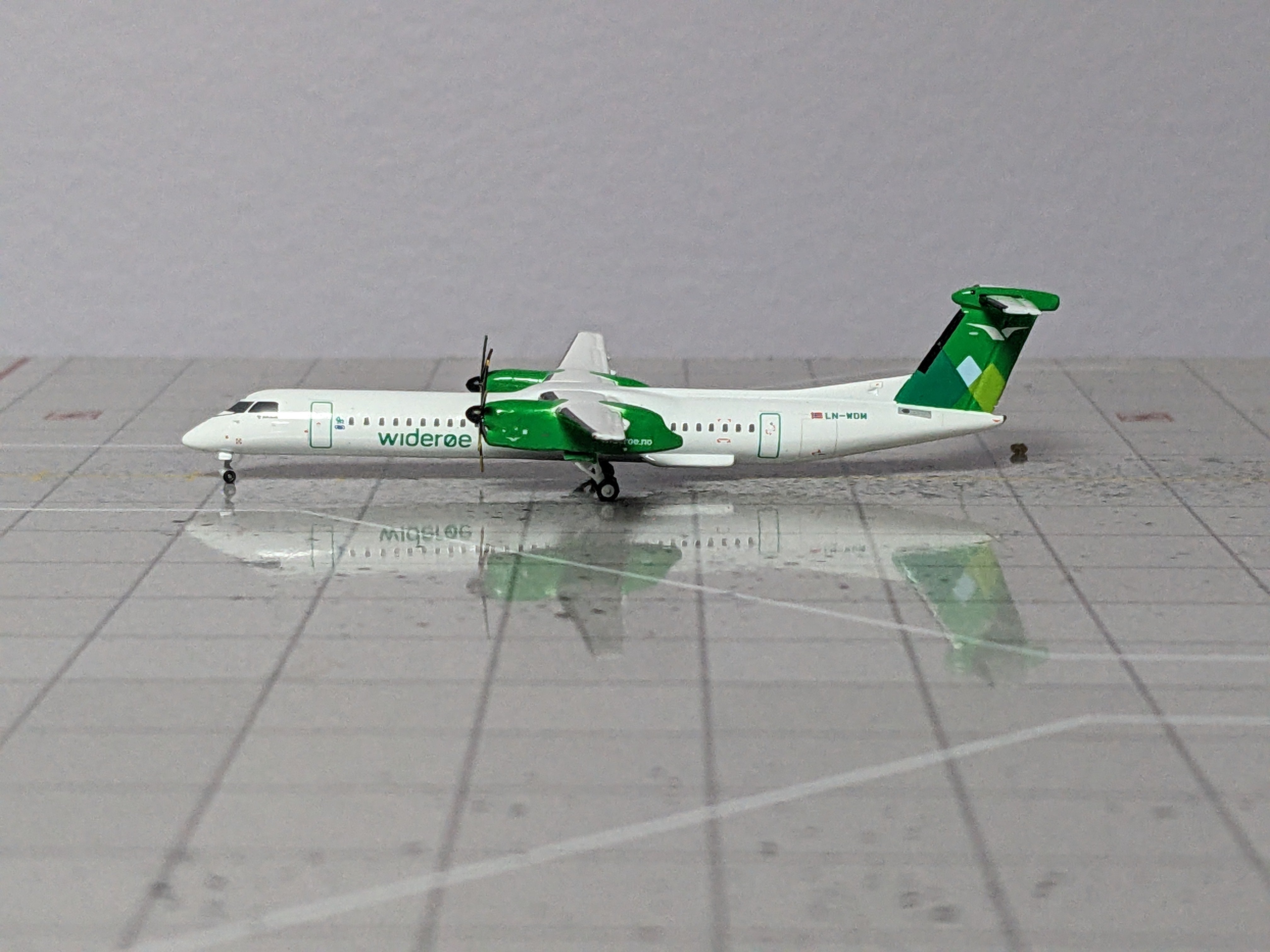1:400 GEMINI WIDEROE Q400 LN-WQM
