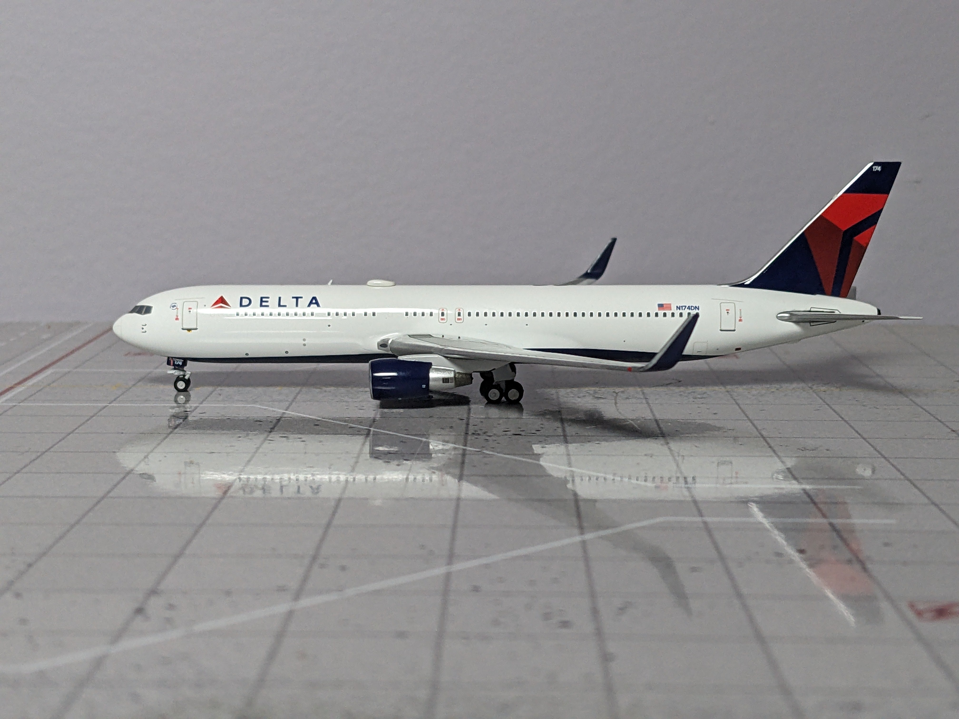 1:400 NG DELTA B767-300 N174DN