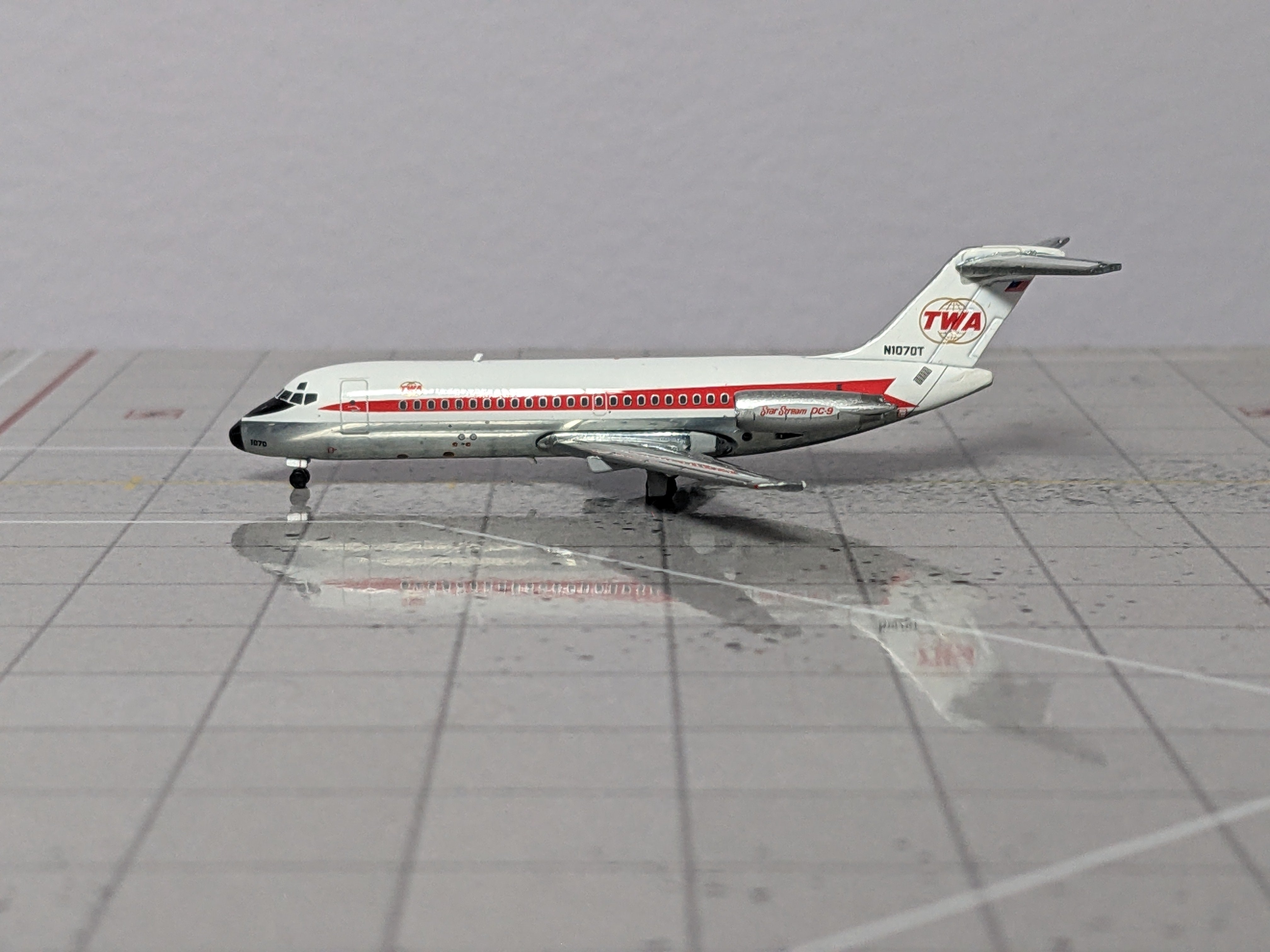 1:400 V1400 TWA DC-9-15 N1070T