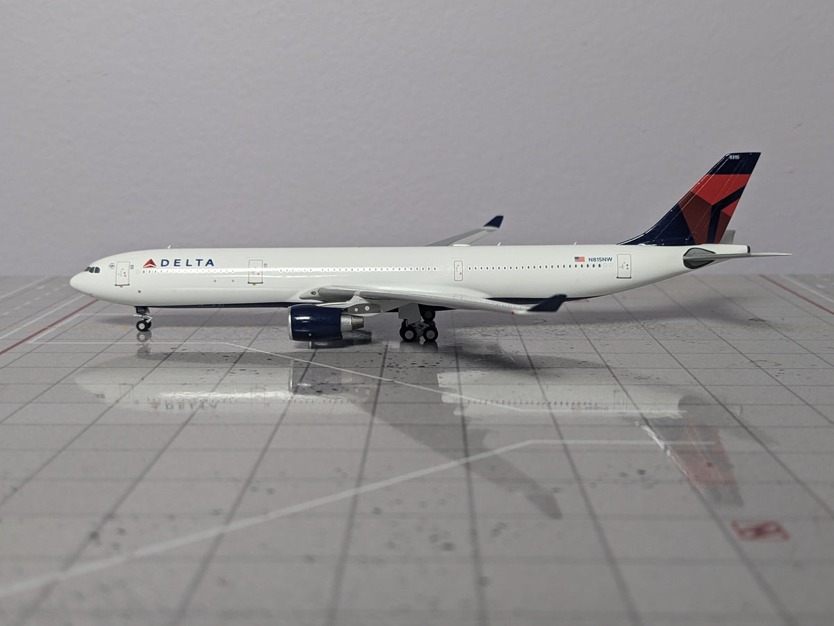 1:400 NG DELTA A330-300 N815NW