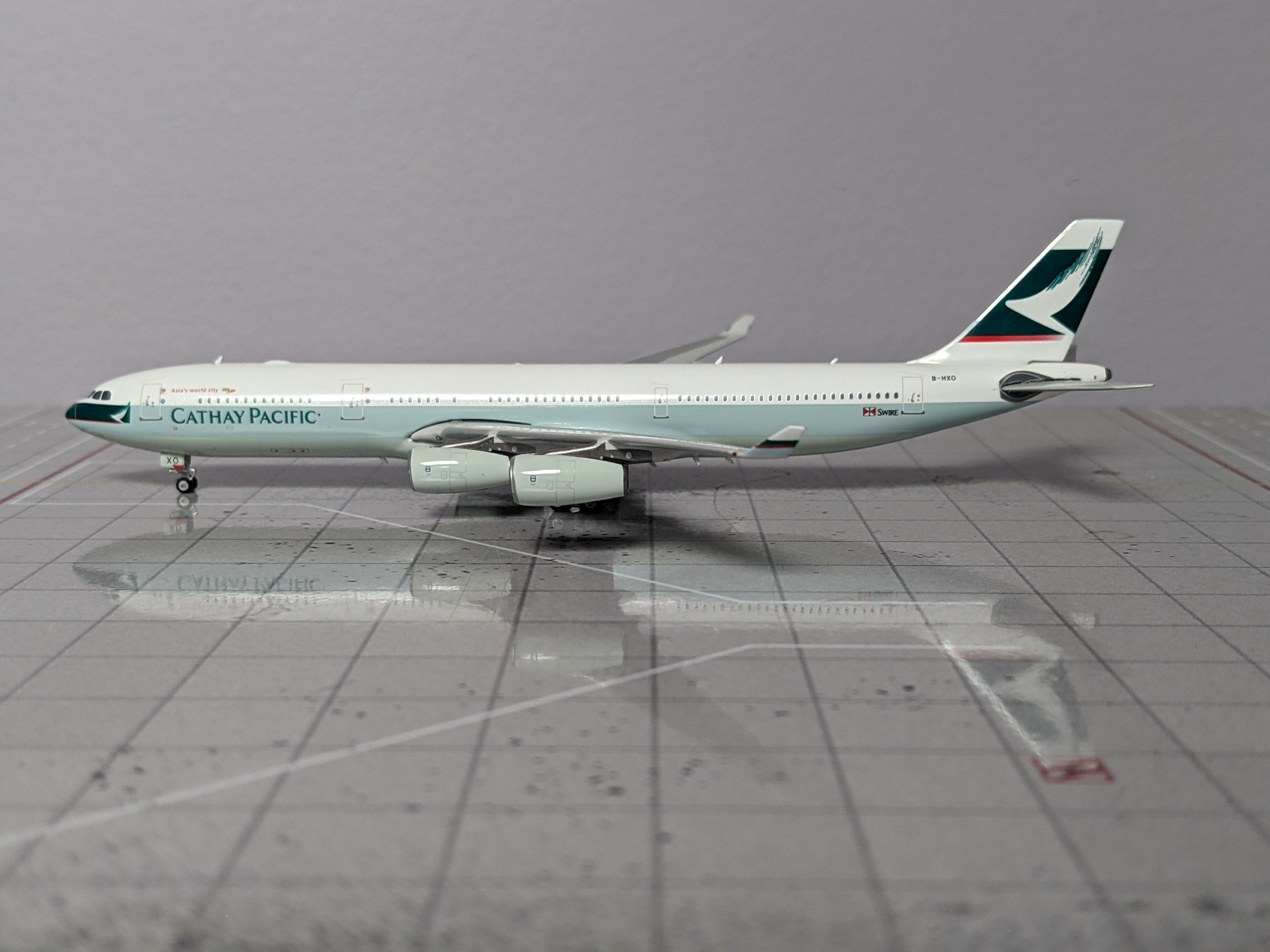 1:400 PHOENIX CATHAY PACIFIC A340-300 B-HXO