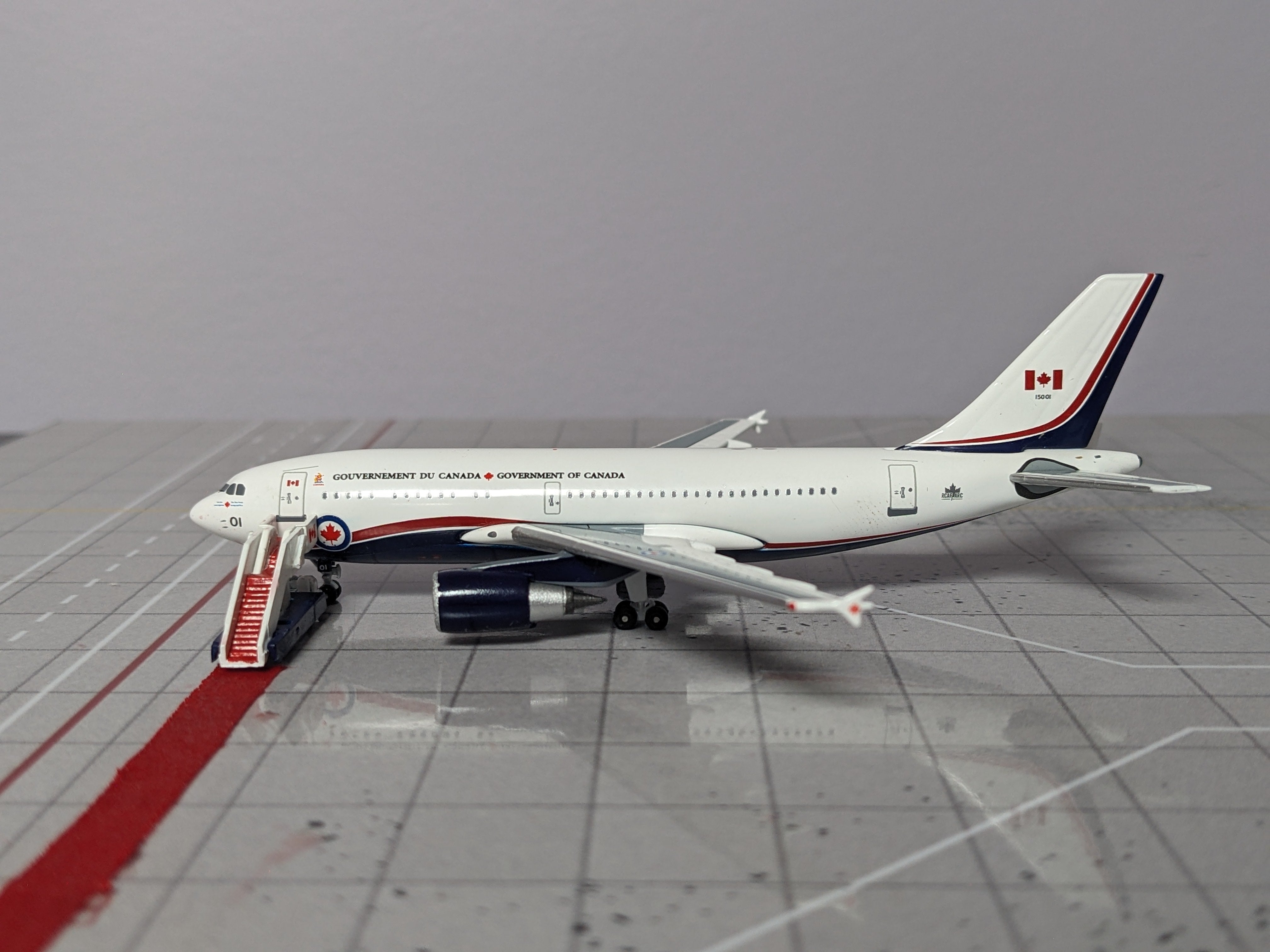 1:400 AEROCLASSICS GOVERNMENT CANADA CC-150 POLARIS 15001