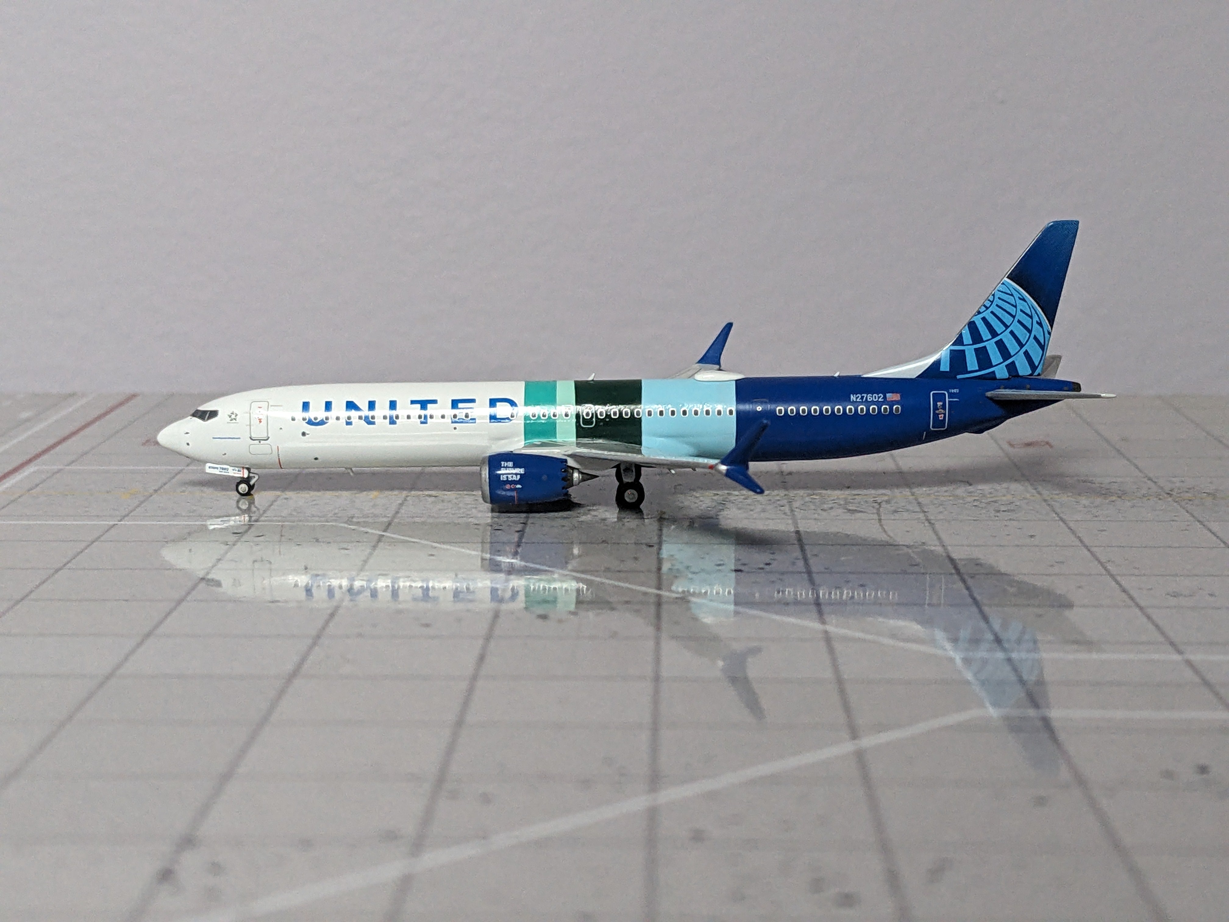 1:400 NG UNITED B737 MAX 10 N27602