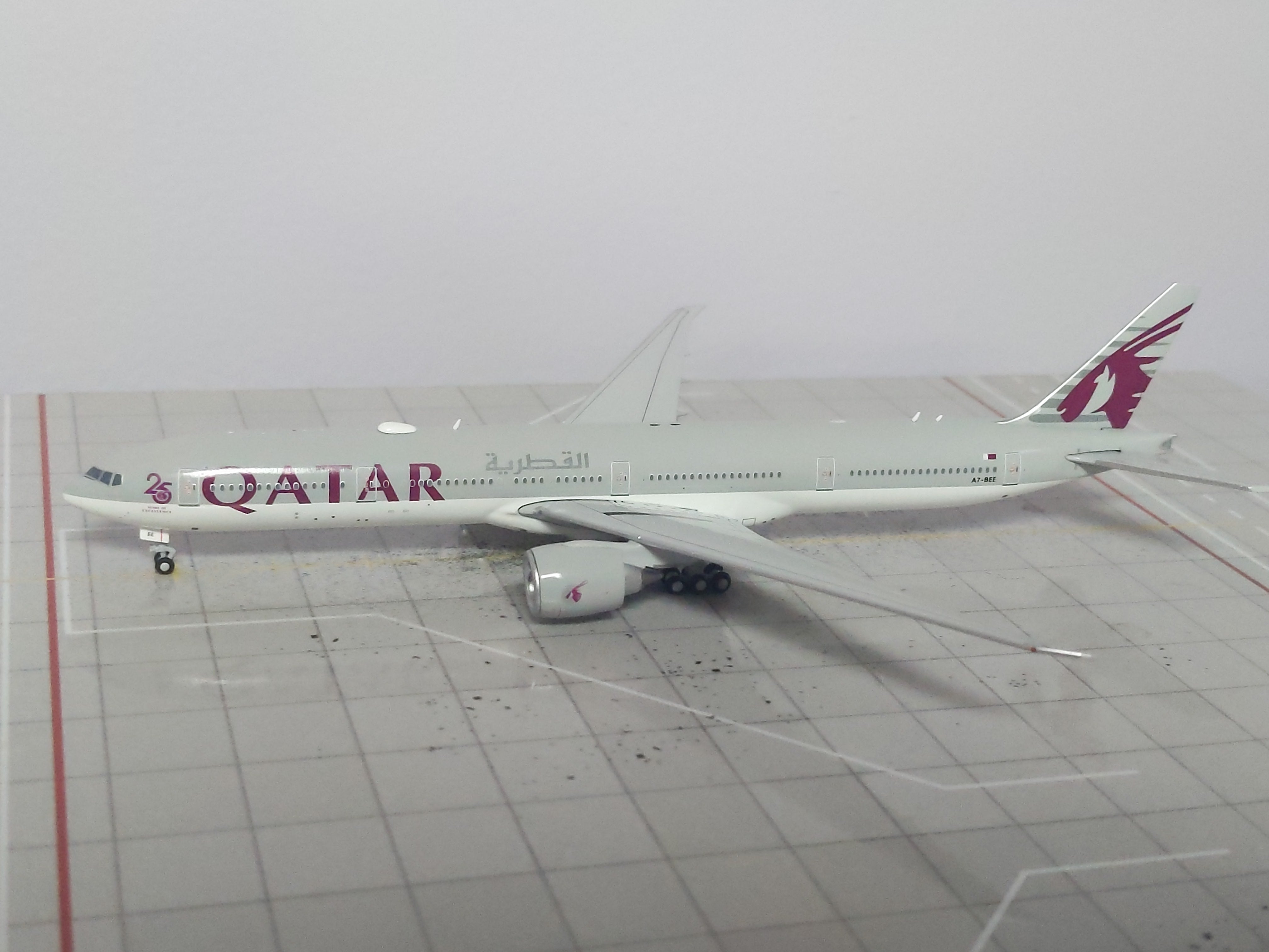 1:400 JC QATAR B777-300ER A7-BEE
