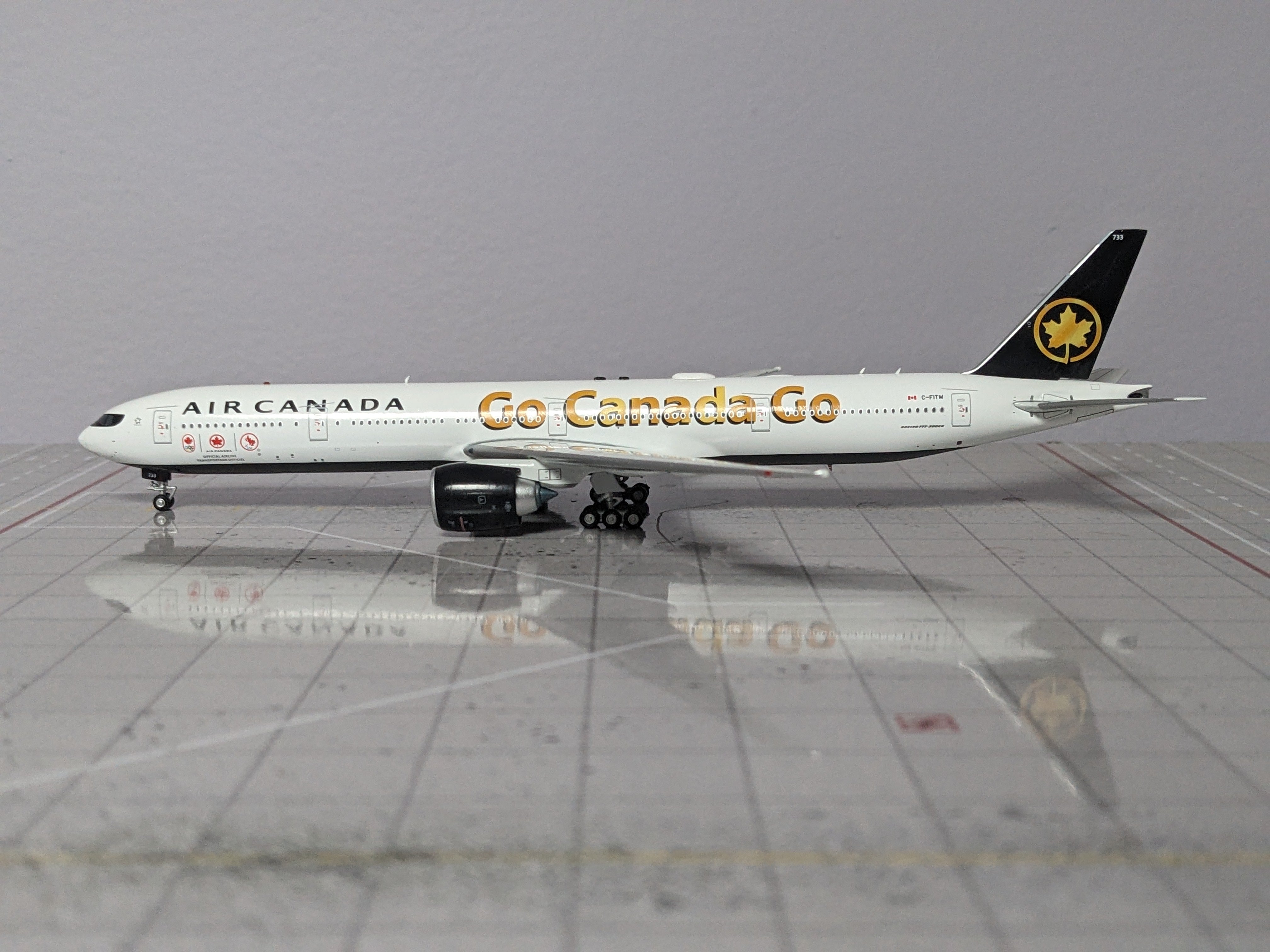 1:400 AV400 AIR CANADA B777-300ER C-FITW