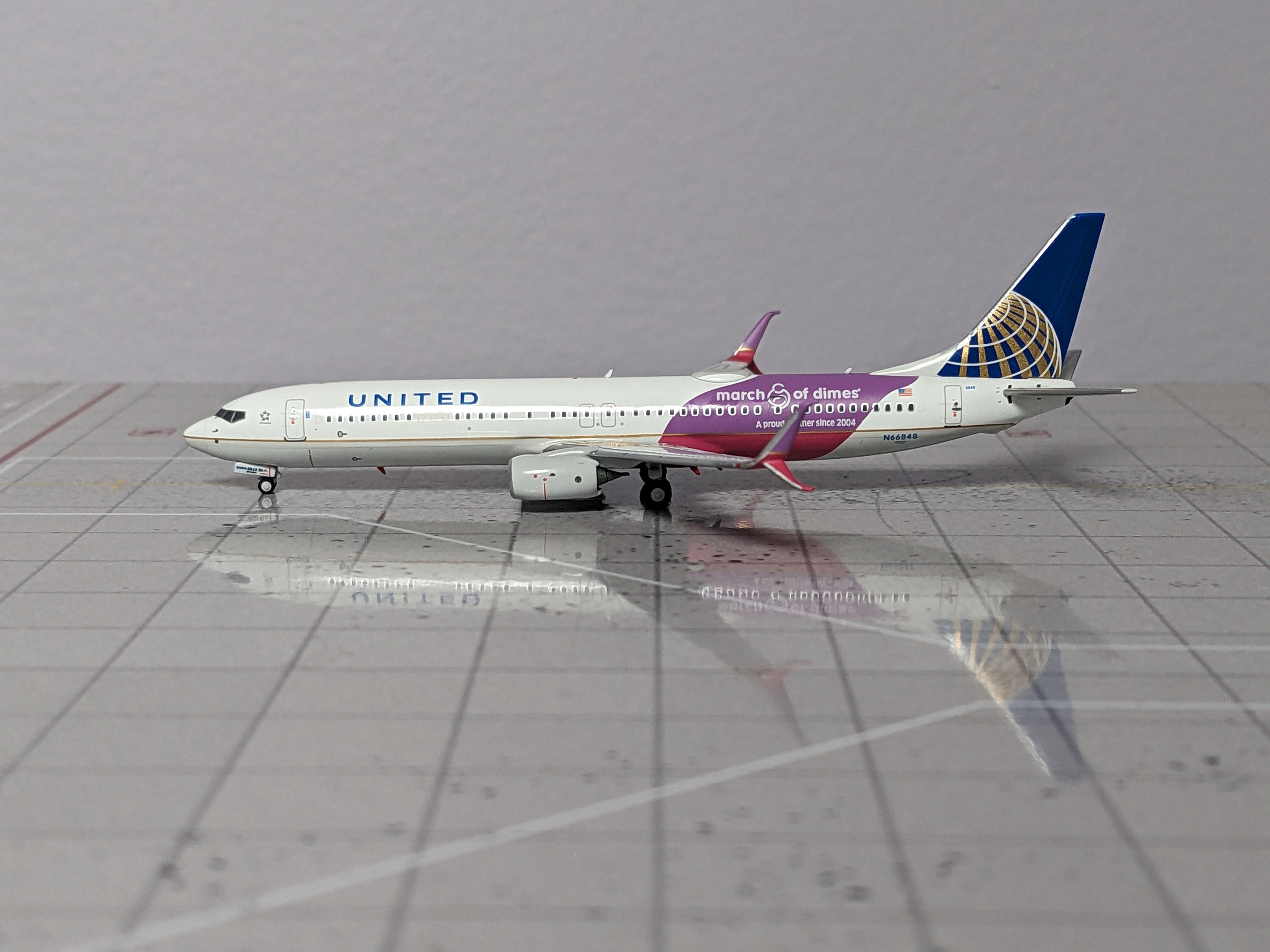1:400 NG UNITED B737-900ER N66848 "MARCH OF DIMES"