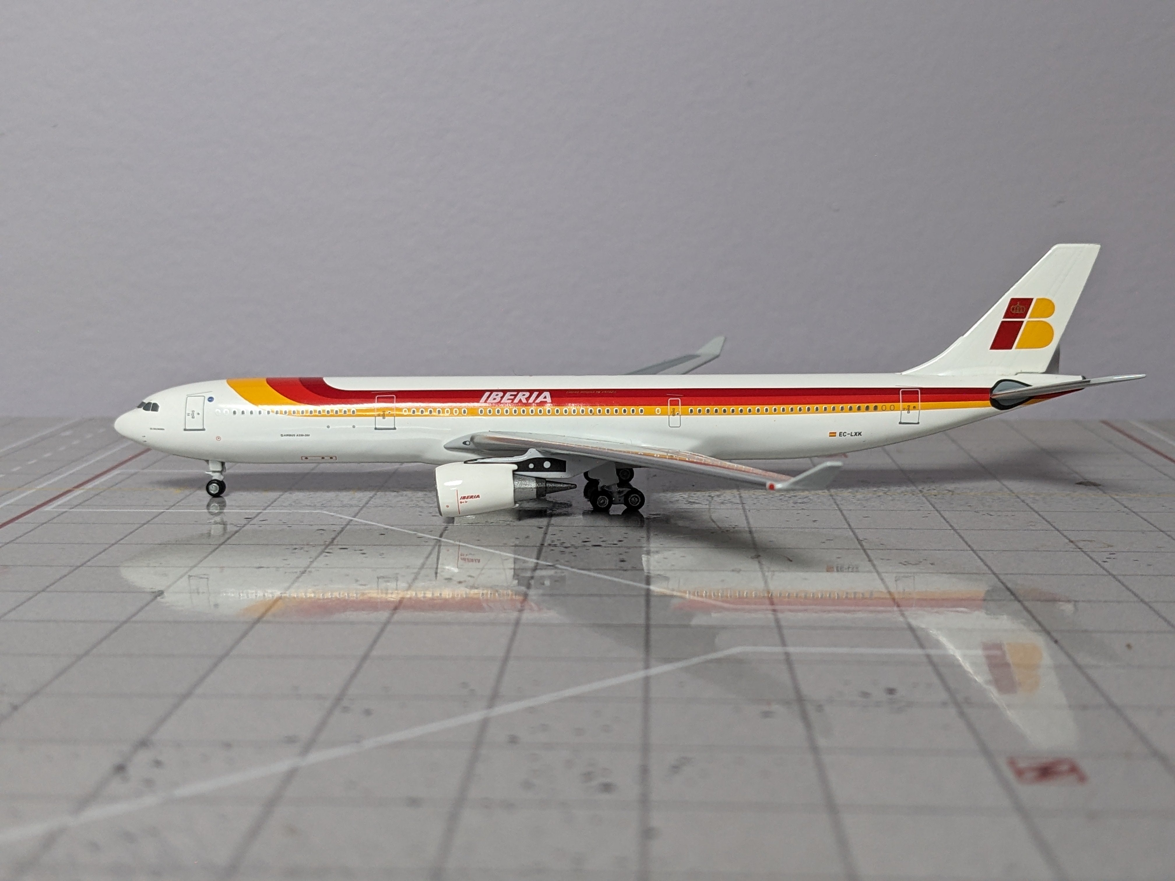 1:400 AEROCLASSICS IBERIA A330-300 EC-LXK
