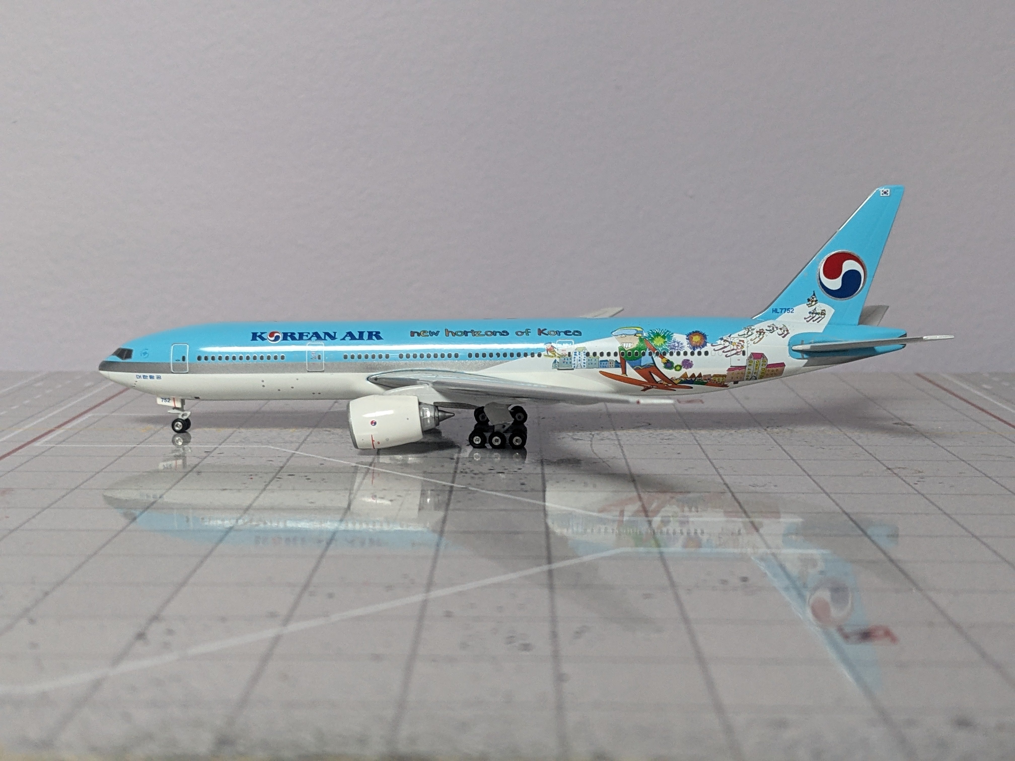 1:400 PHOENIX KOREAN B777-200 HL7752 "NEW HORIZONS"