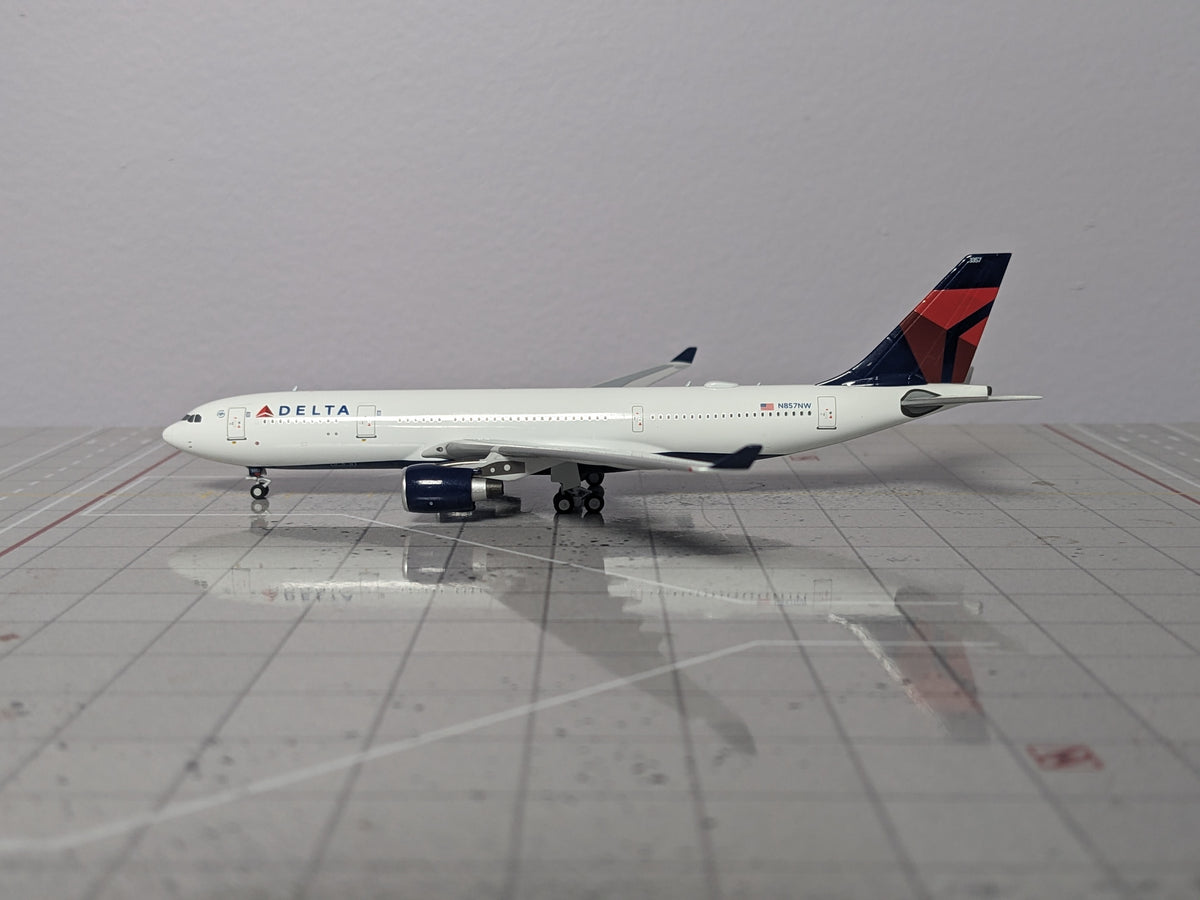 1:400 NG DELTA A330-200 N857NW
