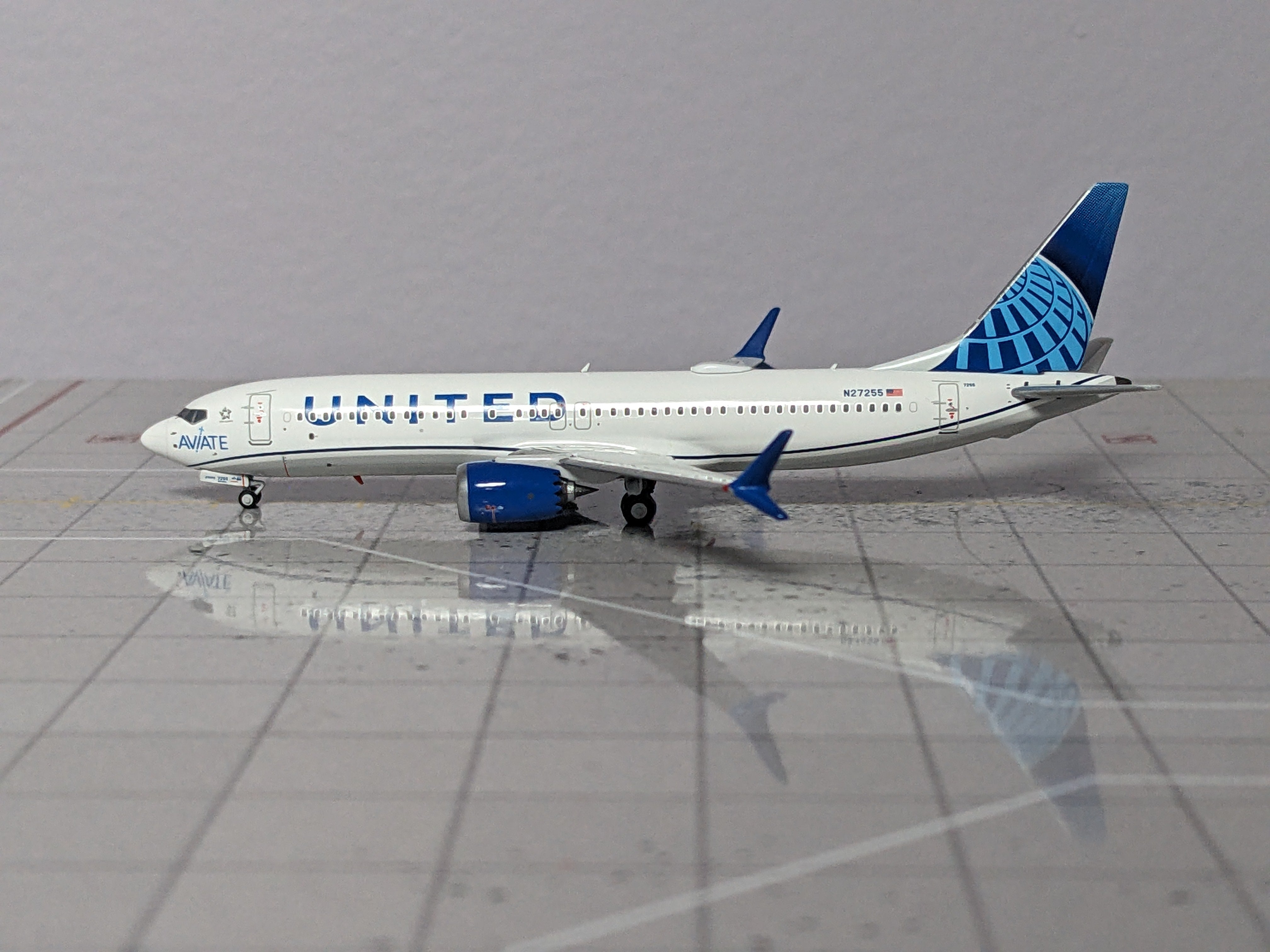 1:400 NG UNITED B737 MAX 8 N27255 "AVIATE"
