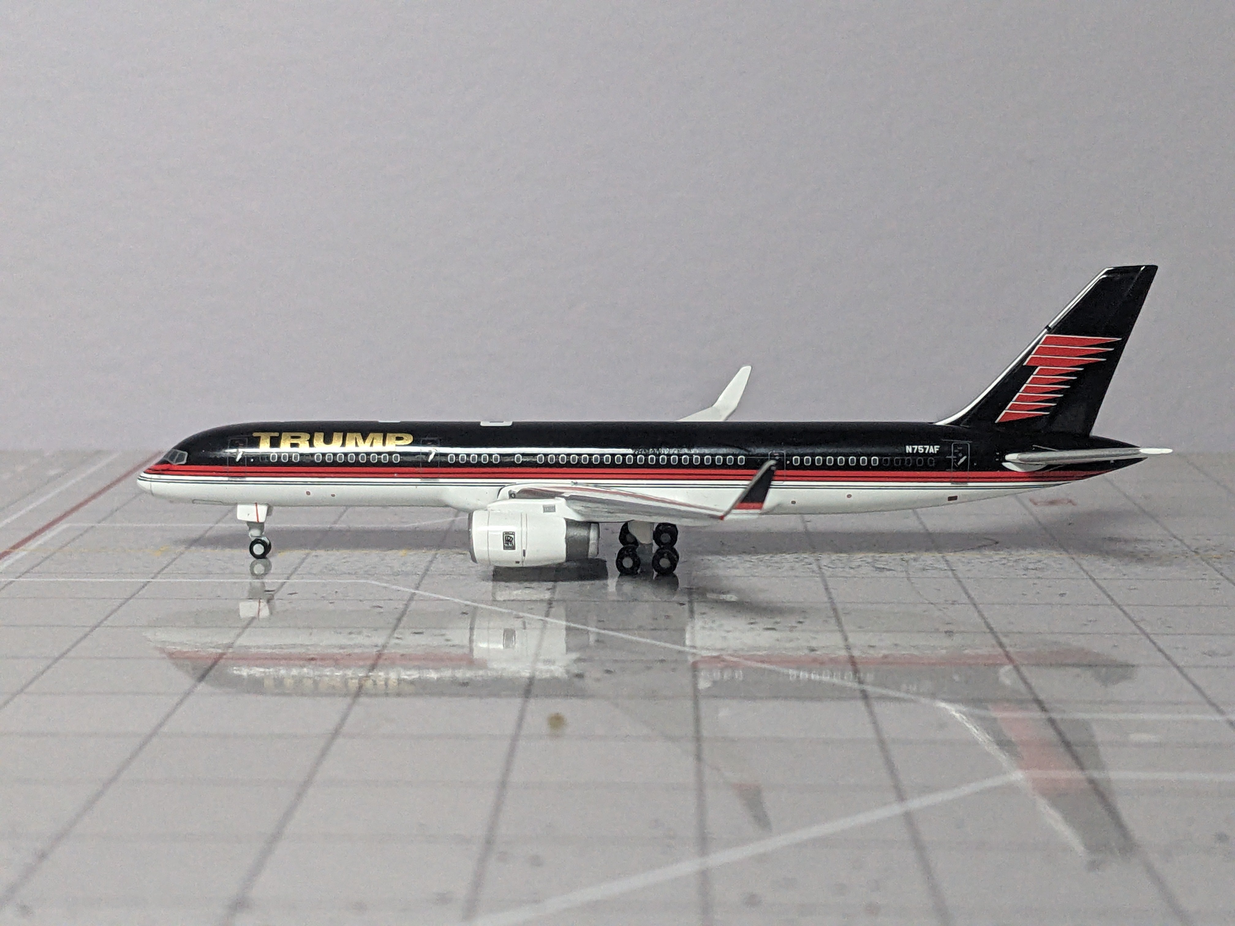 1:400 GEMINI TRUMP B757-200 N757AF