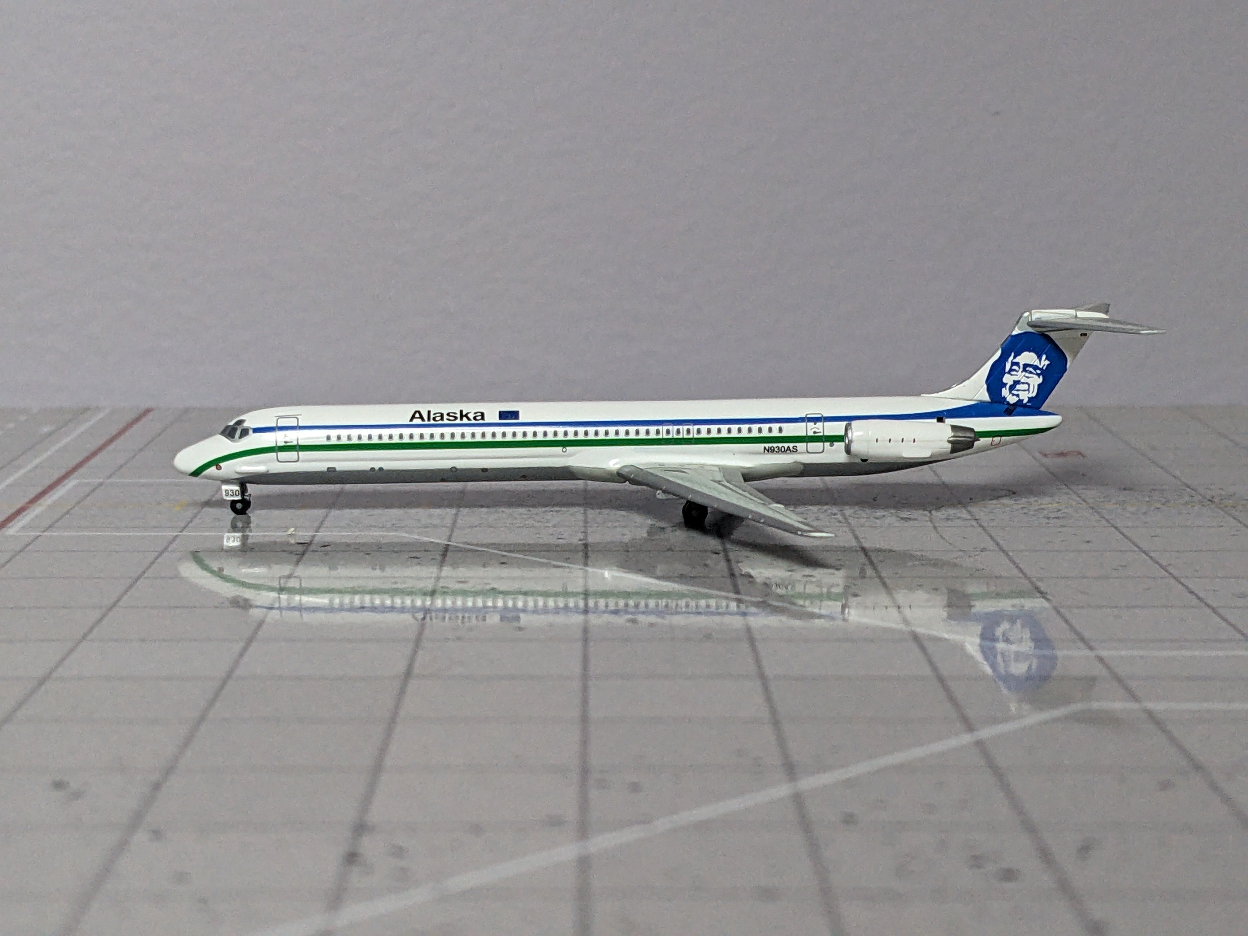 1:400 DRAGON ALASKA MD-83 N930AS