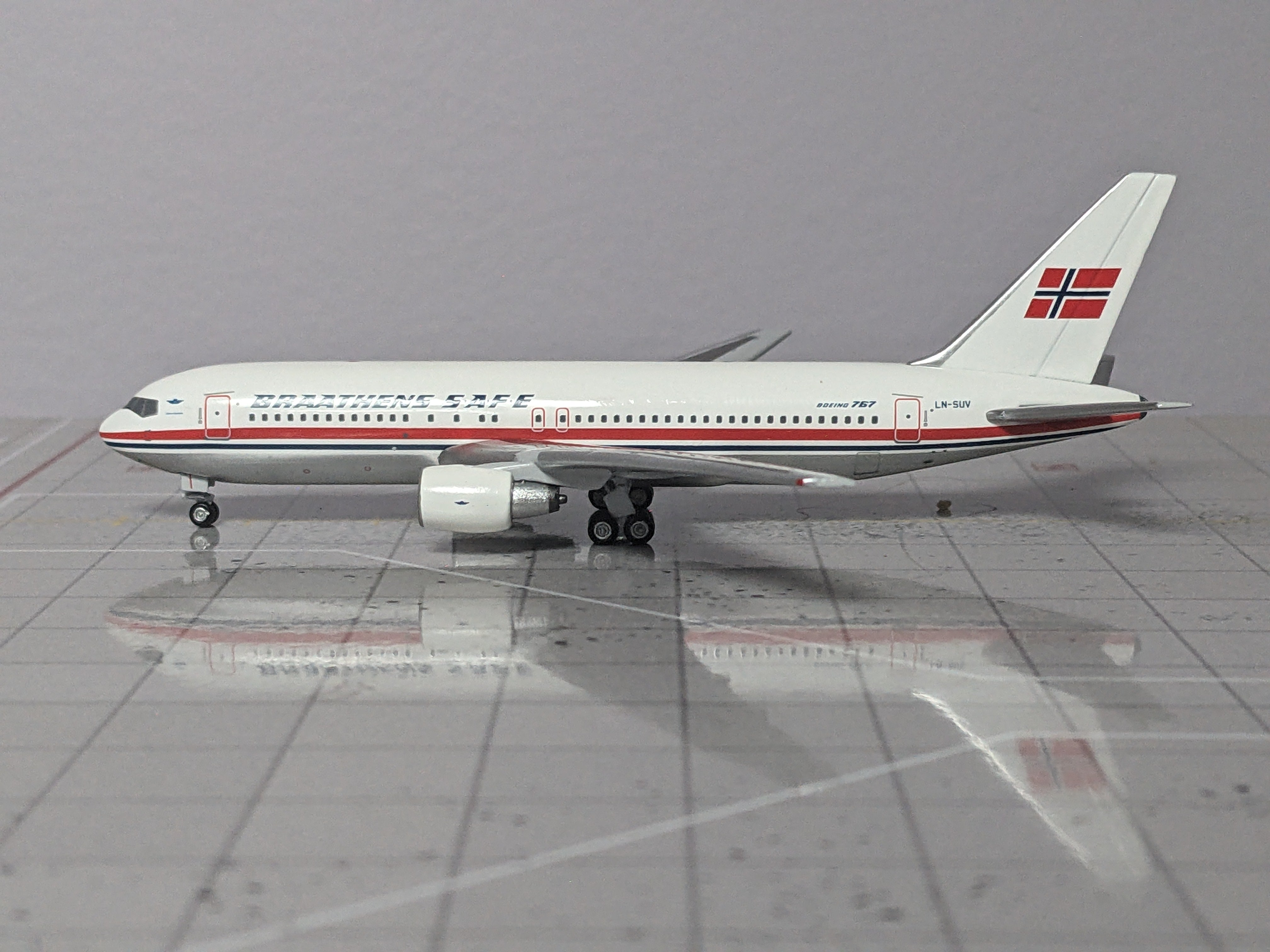 1:400 AEROCLASSICS BRAATHENS SAFE B767-200 LN-SUV