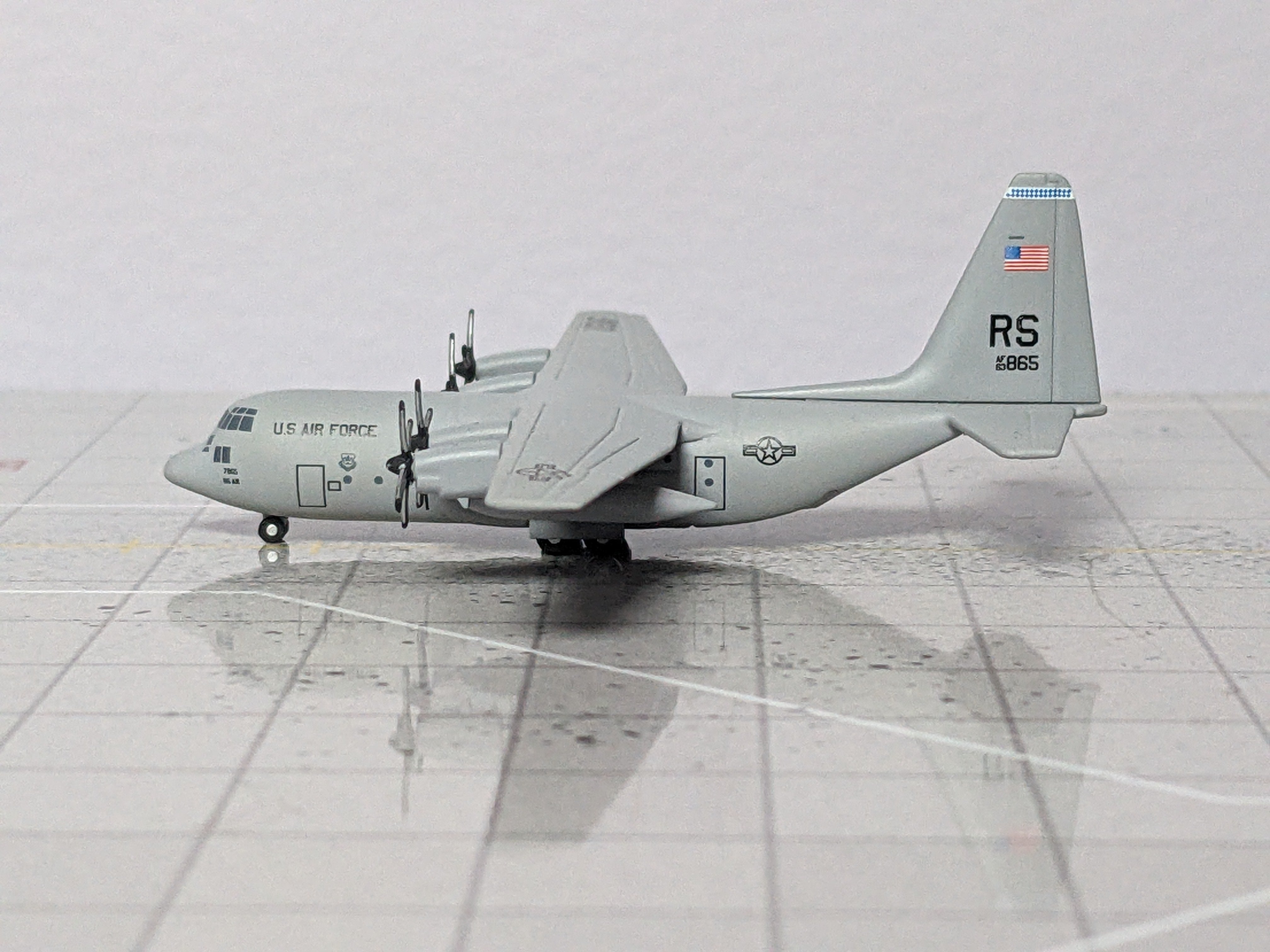 1:400 DRAGON USAF C-130J 865