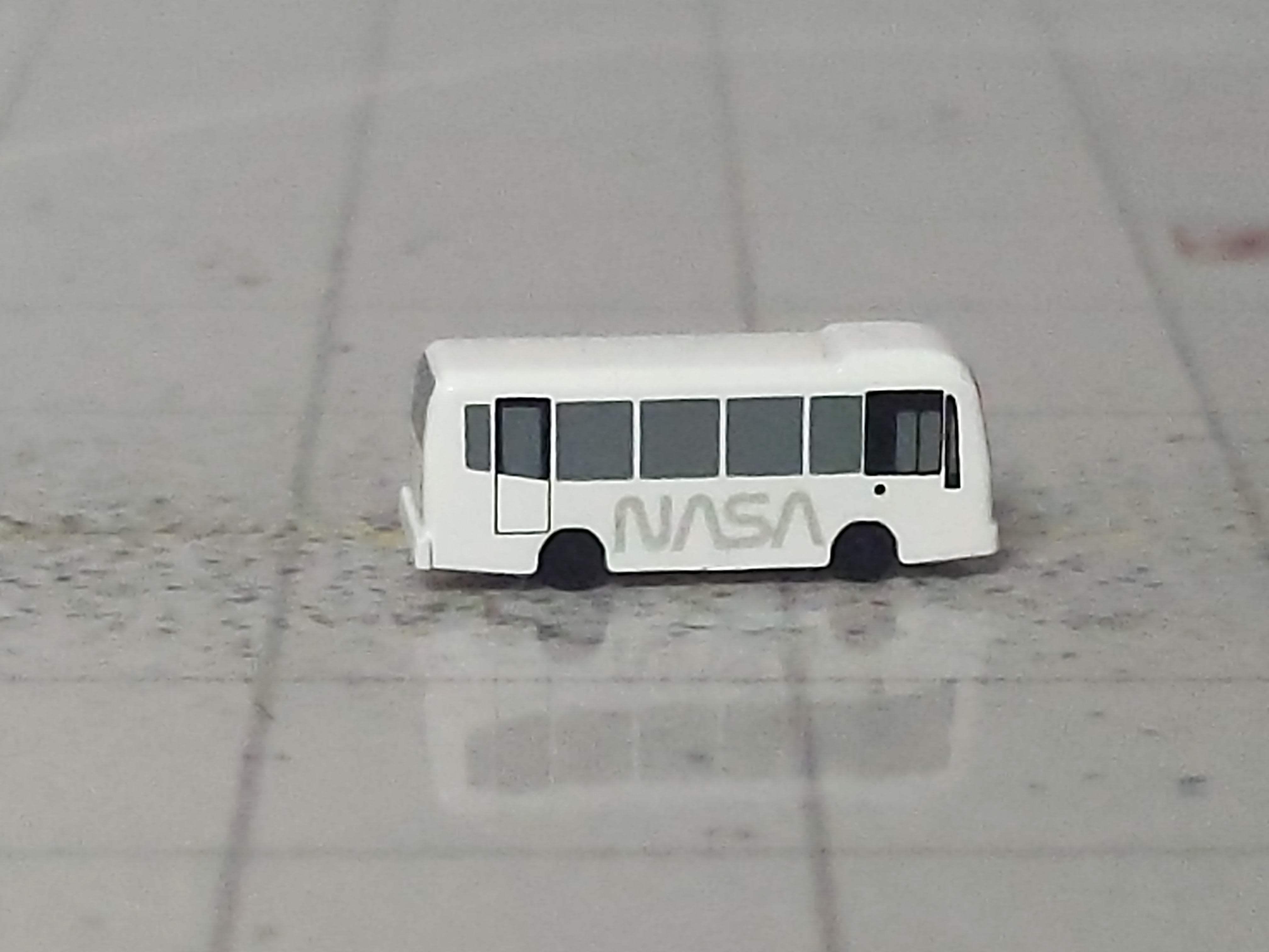 1:400 BUS NASA