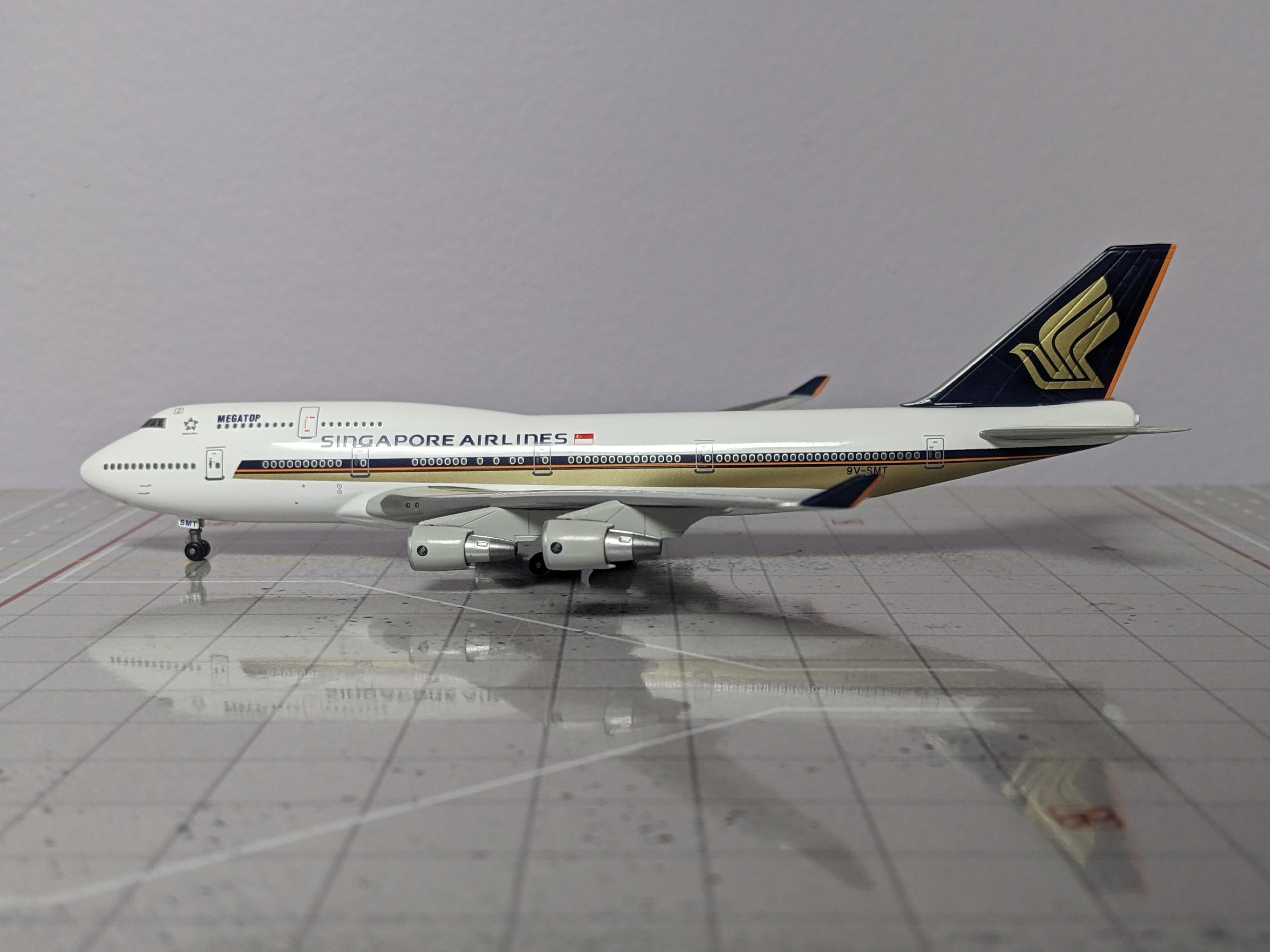 1:400 DRAGON SINGAPORE B747-400 9V-SMT