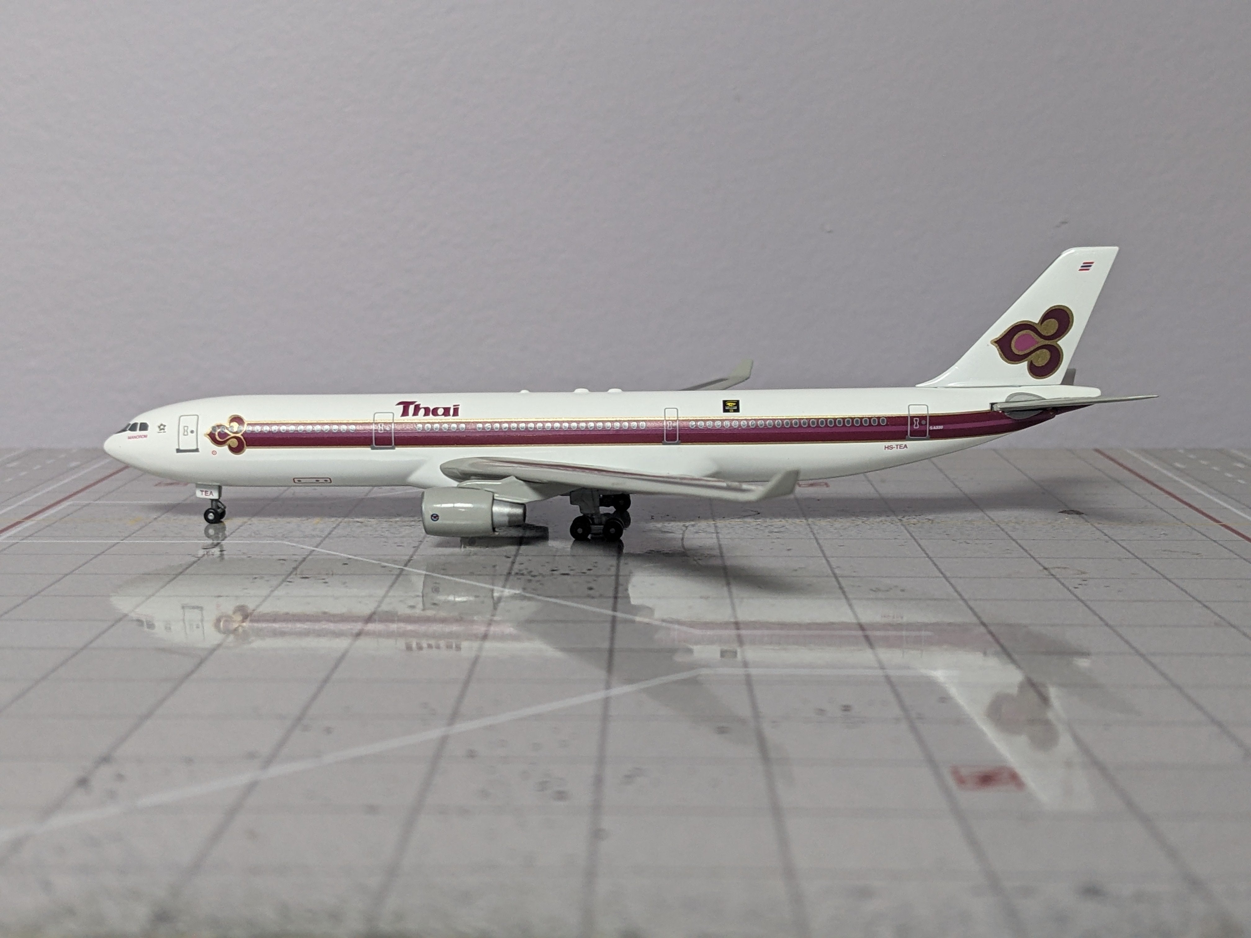 1:400 DRAGON THAI A340-300 HS-TEA