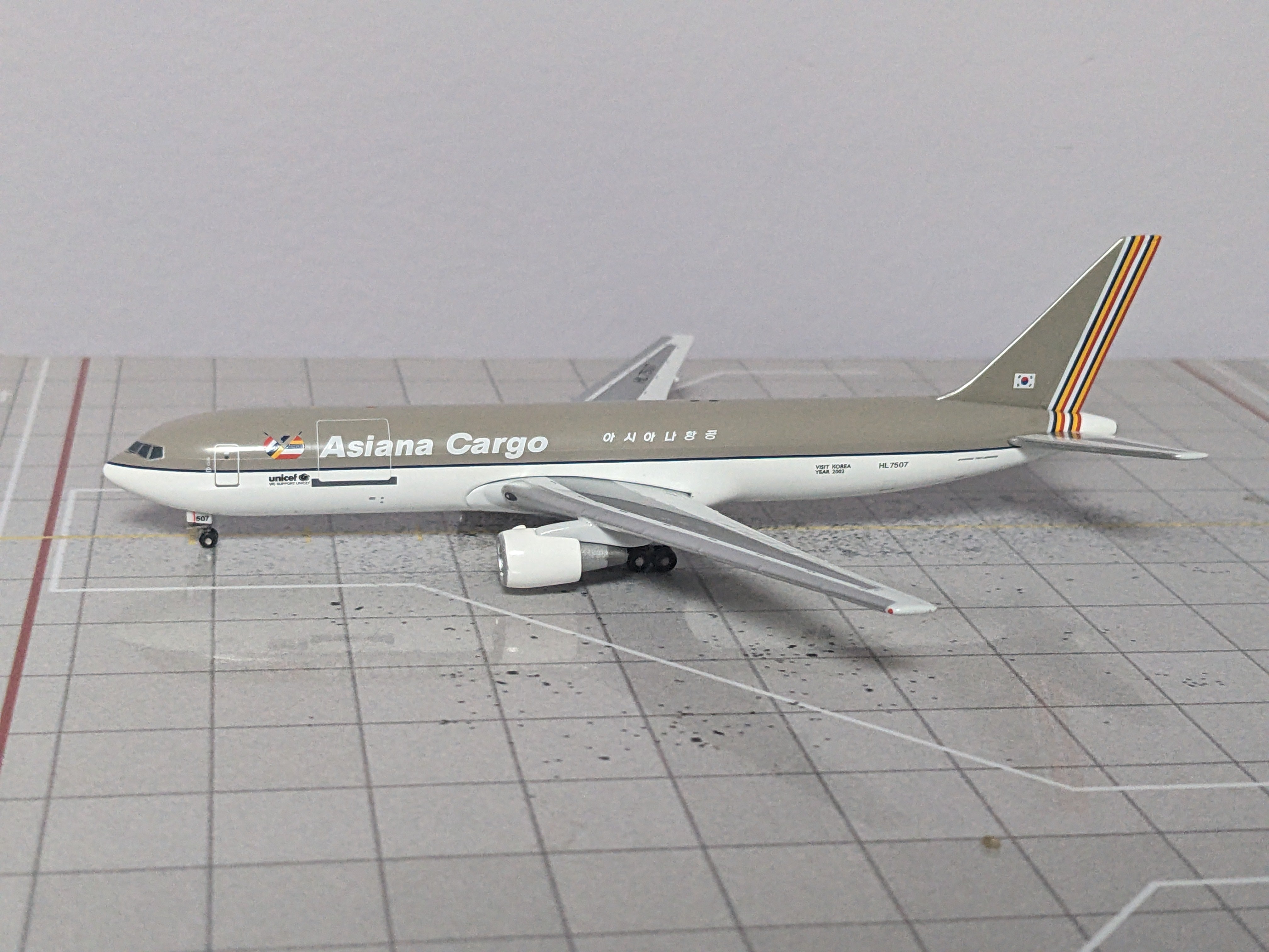 1:400 AEROCLASSICS ASIANA B767-300 HL7507