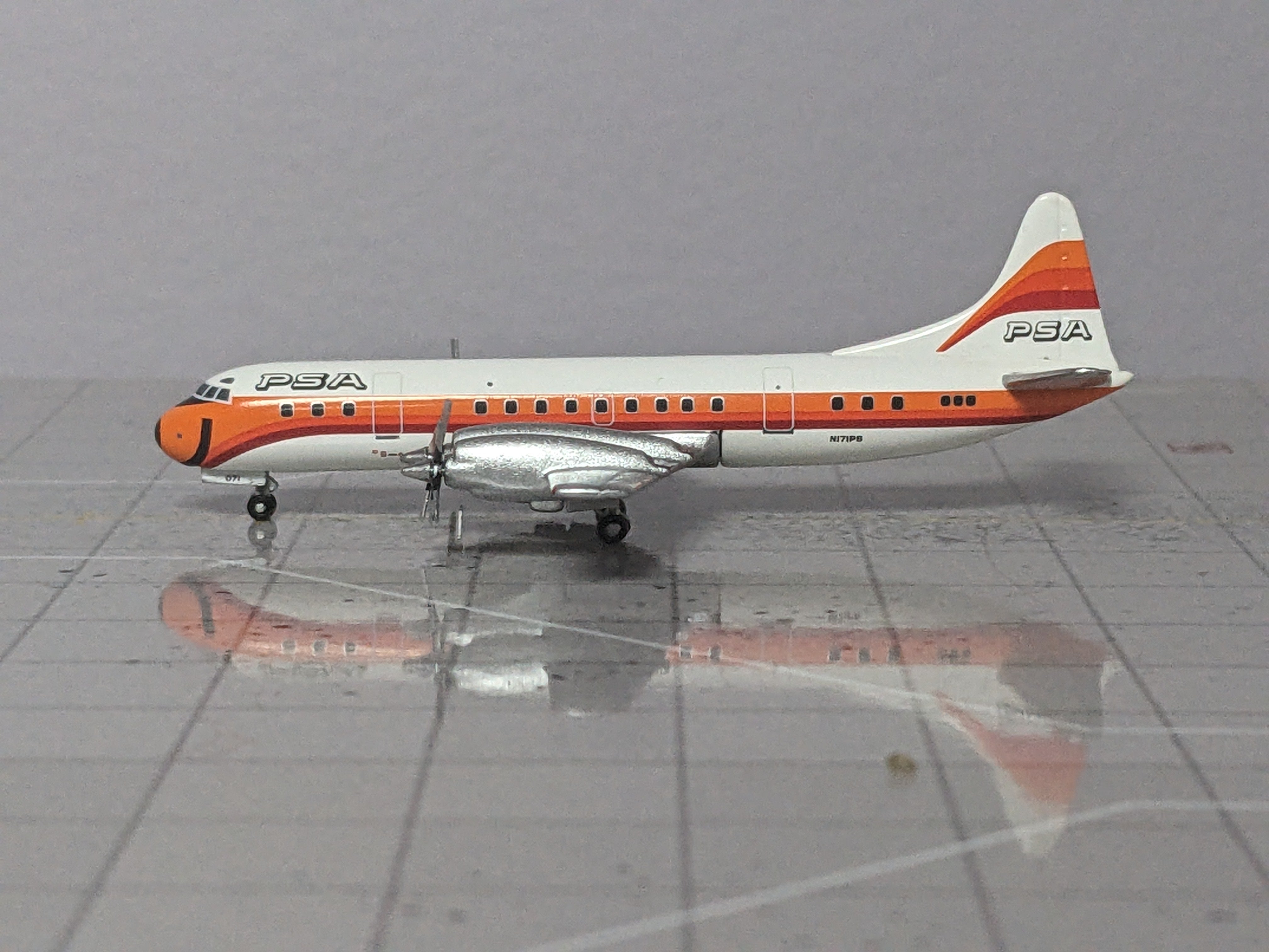 1:400 AEROCLASSICS PSA L-188 N171PS
