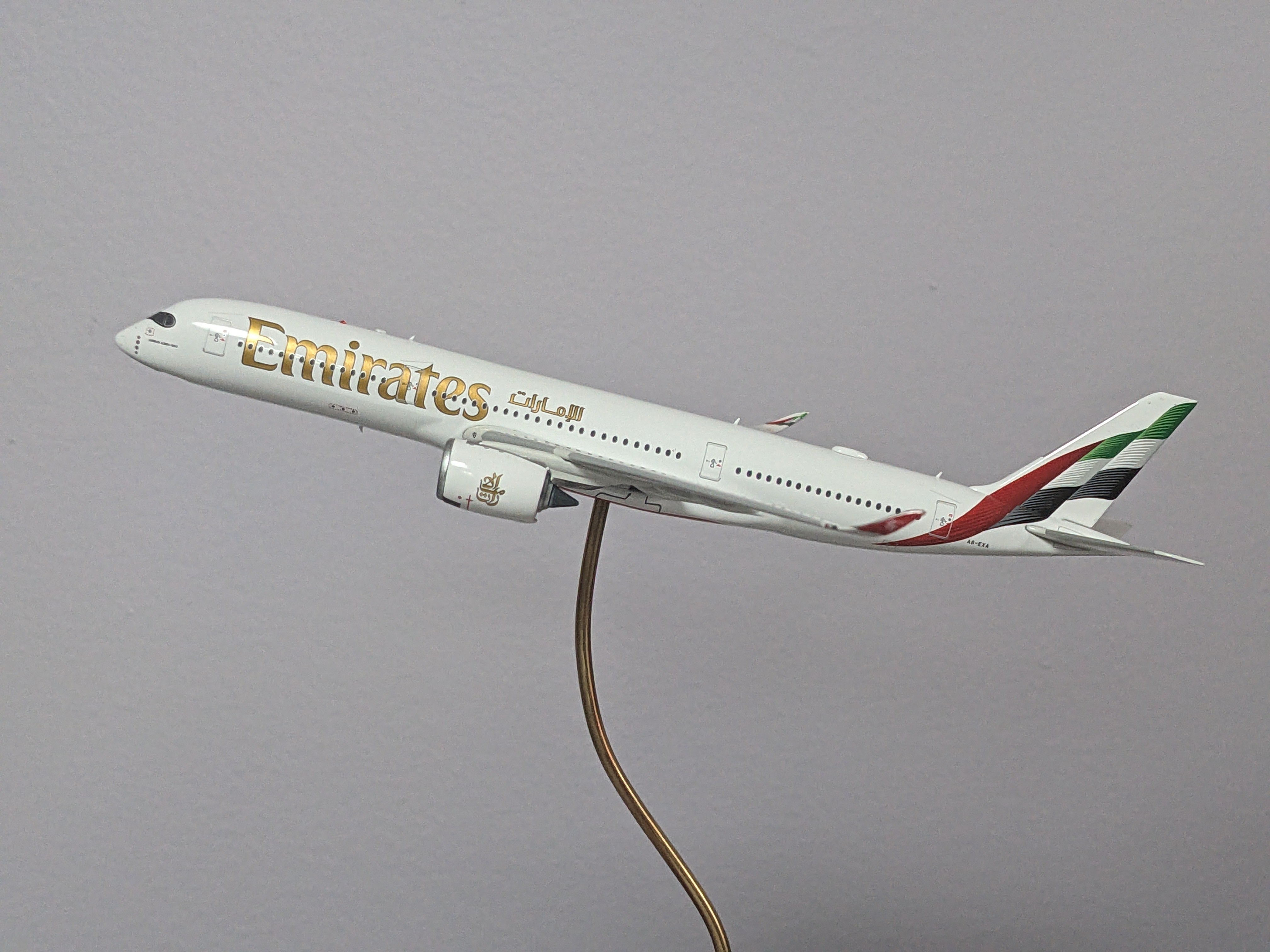 1:400 AV400 EMIRATES A350-900 A6-EXA