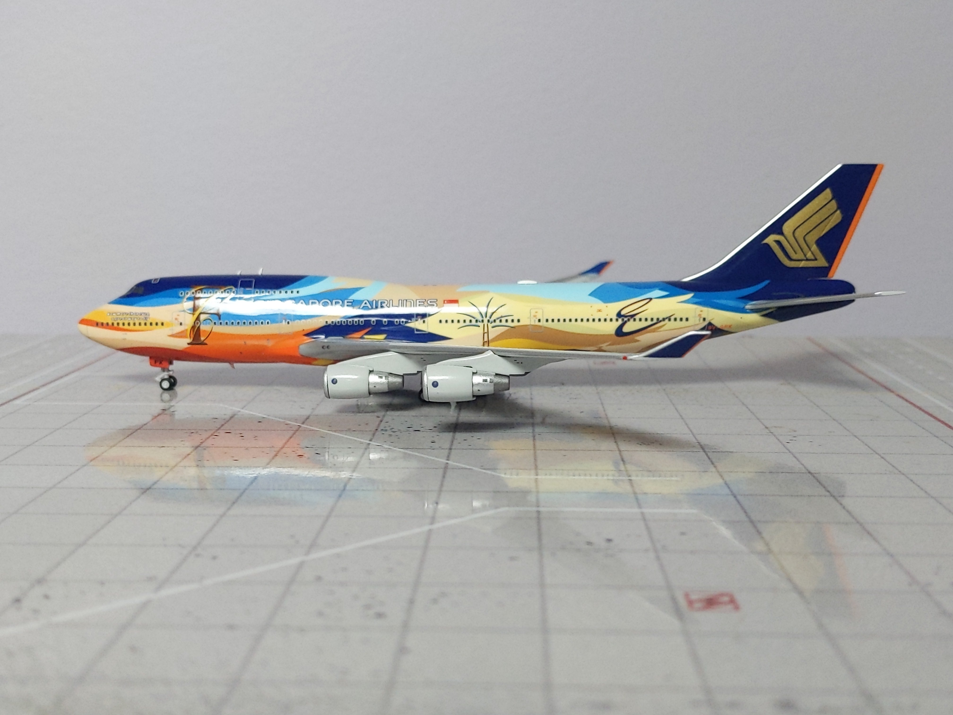 HX MODEL 1:400 SINGAPORE B747-400 