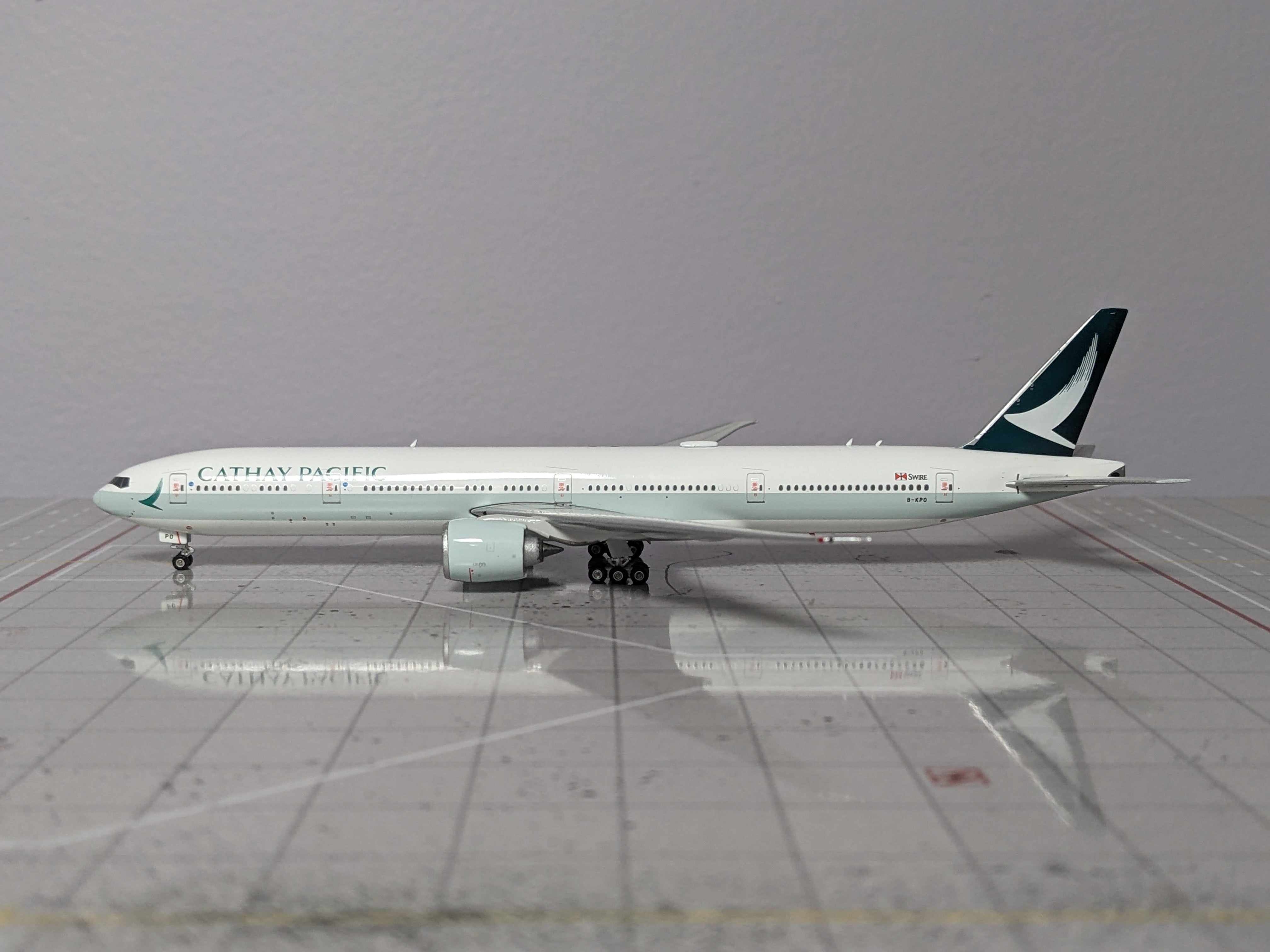 1:400 PHOENIX CATHAY PACIFIC B777-300ER B-KPD