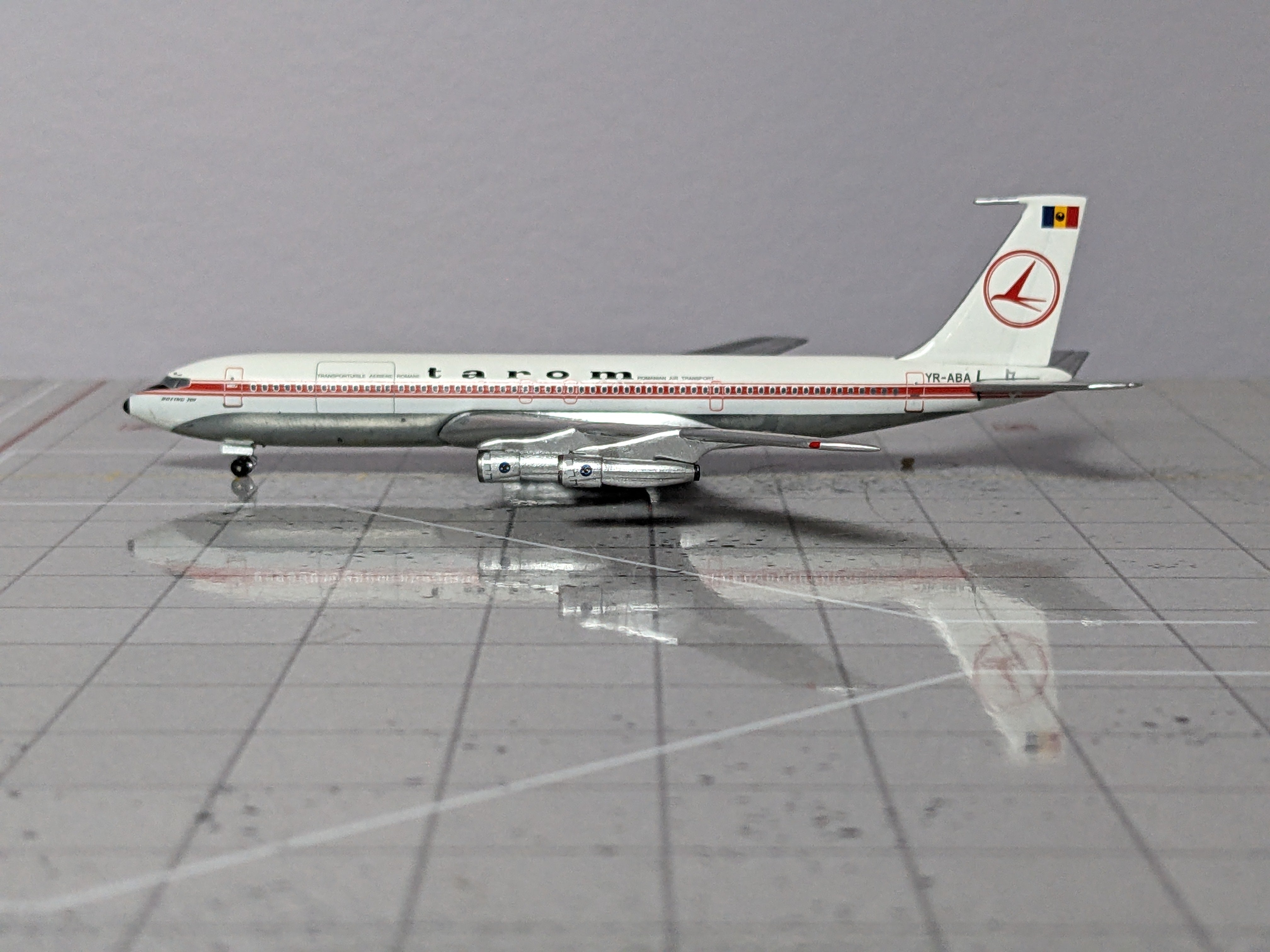 1:400 AEROCLASSICS TAROM B707 YR-ABA