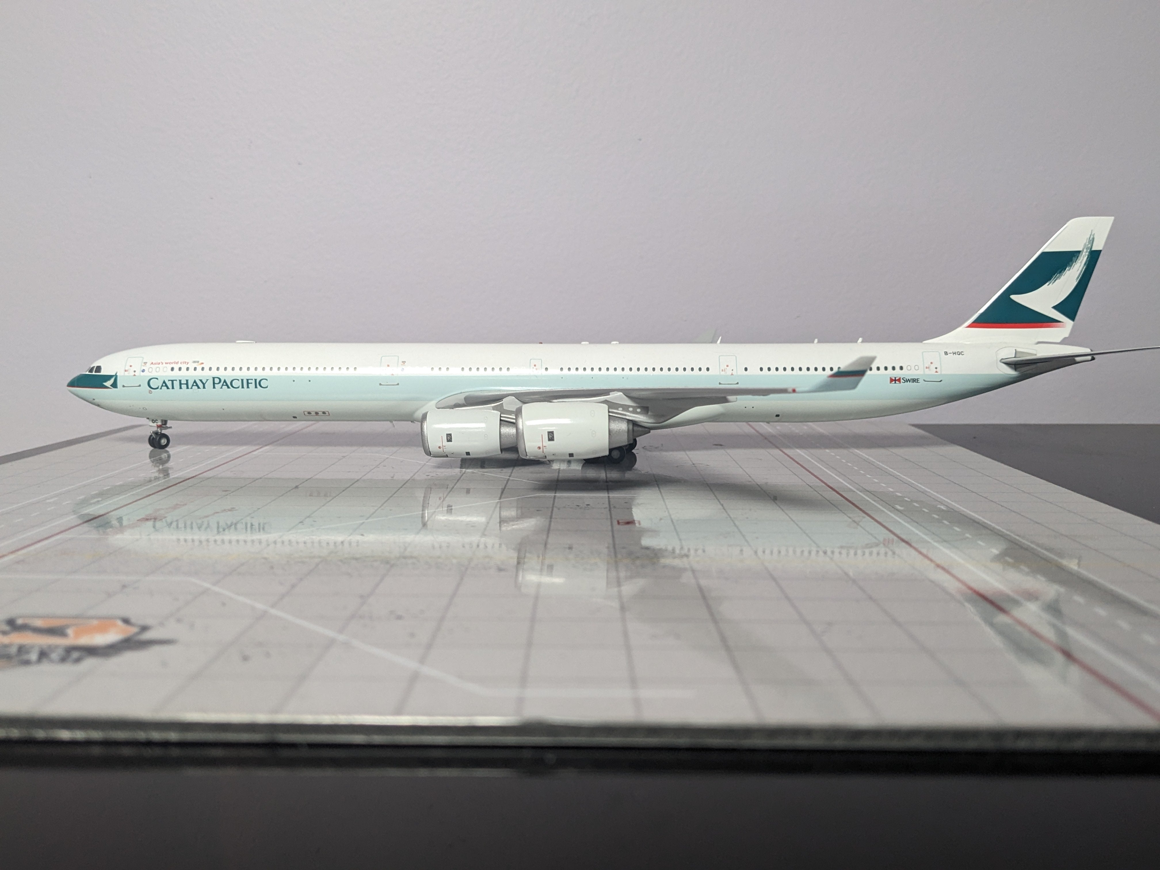 1:200 JC CATHAY PACIFIC A340-600 B-HQC