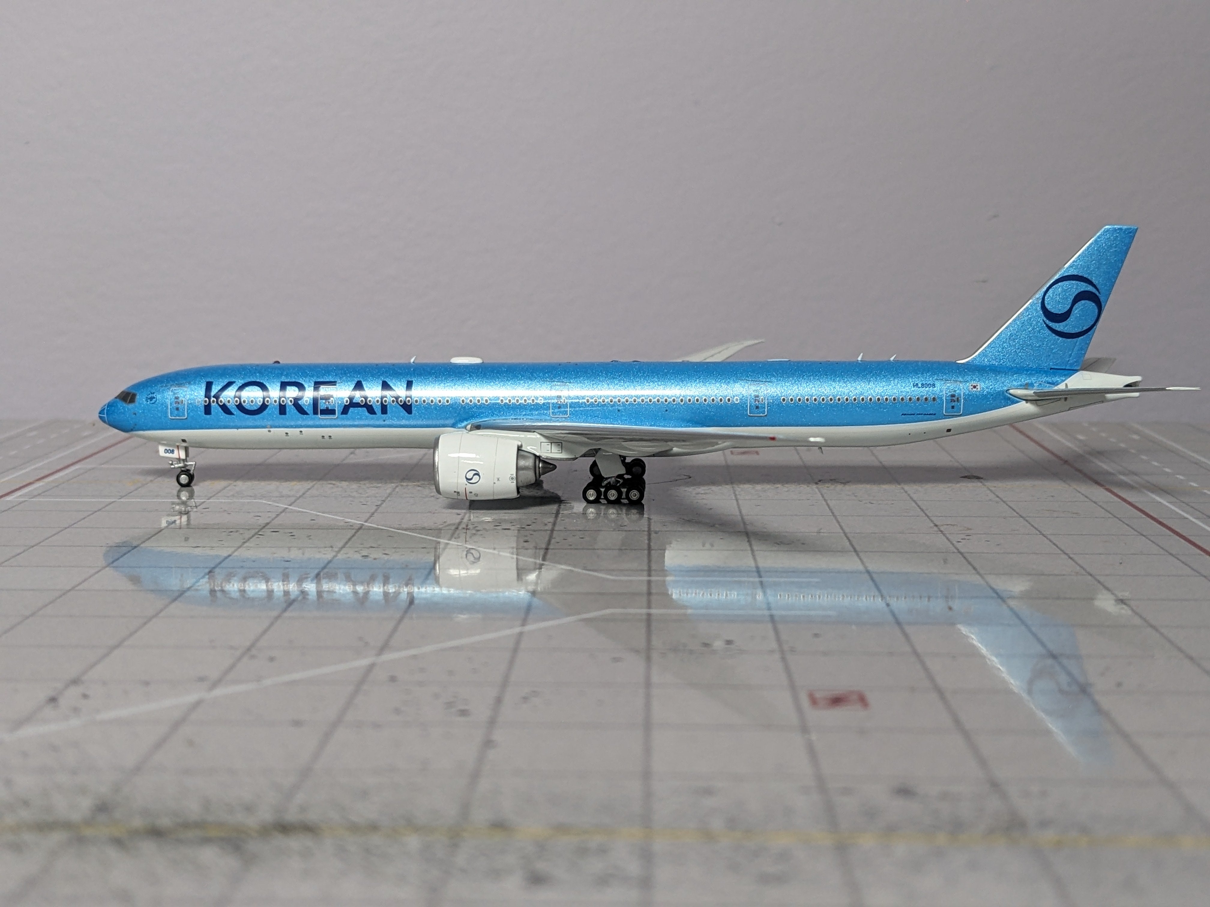 1:400 AV400 KOREAN B777-300 HL8008