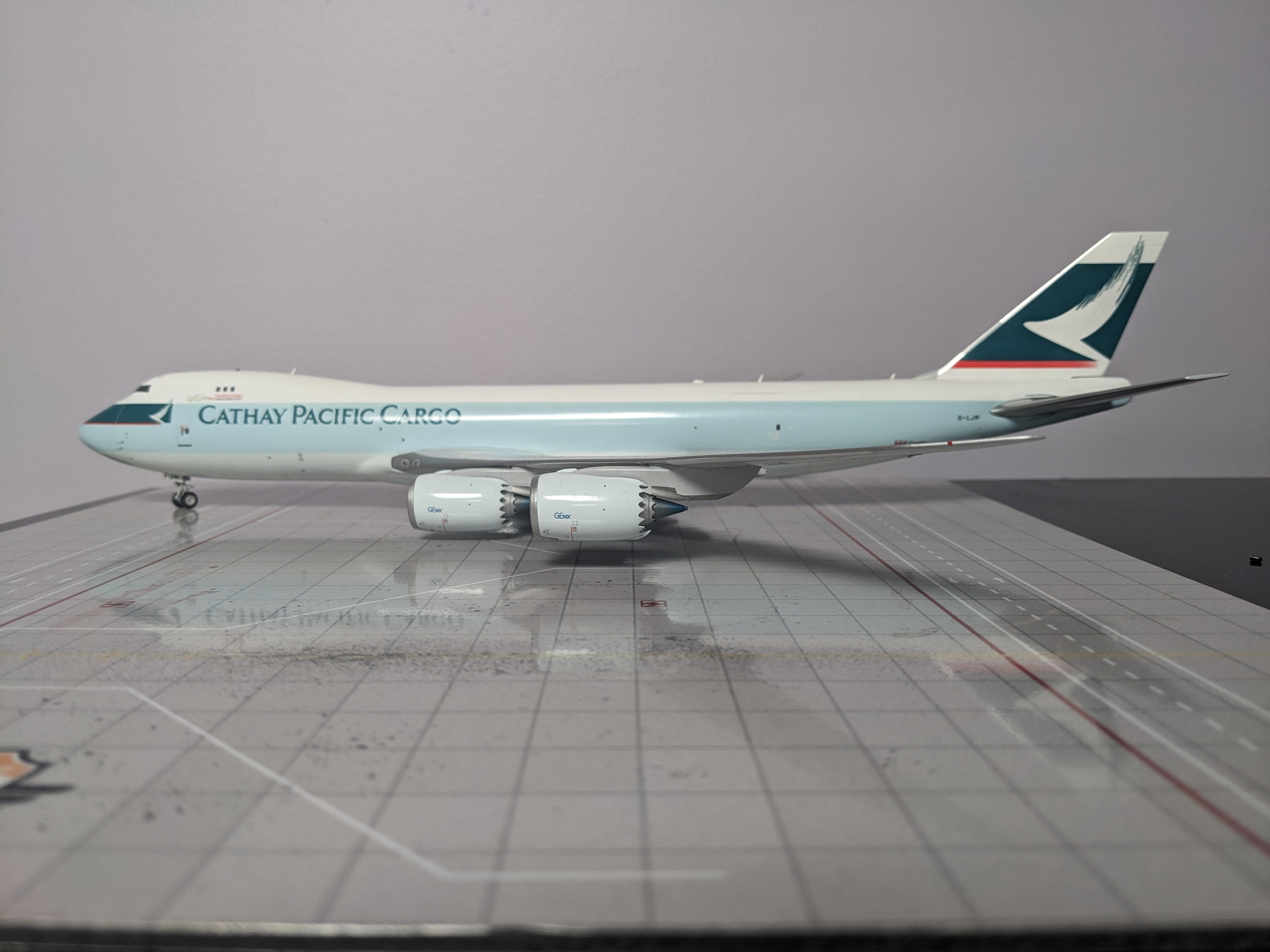 1:200 JC CATHAY CARGO B747-8 B-LJM