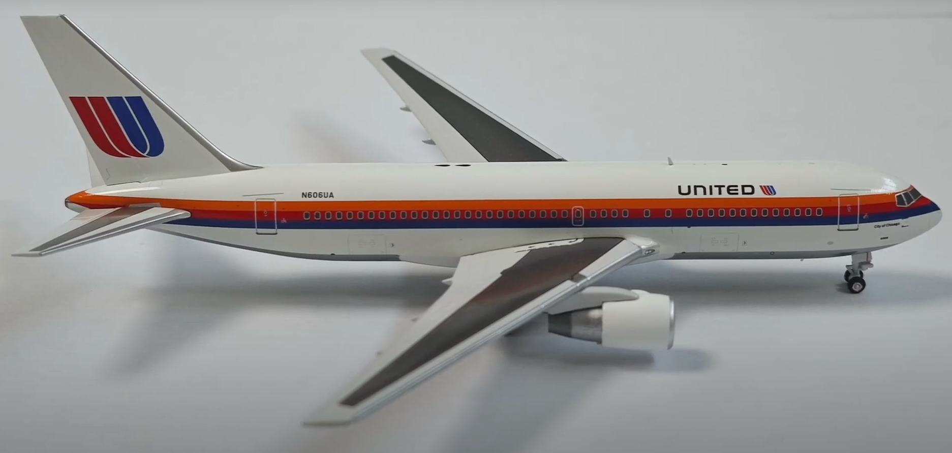 V1:400 UNITED AIRLINES BOEING 767-200 - N606UA PRE ORDER