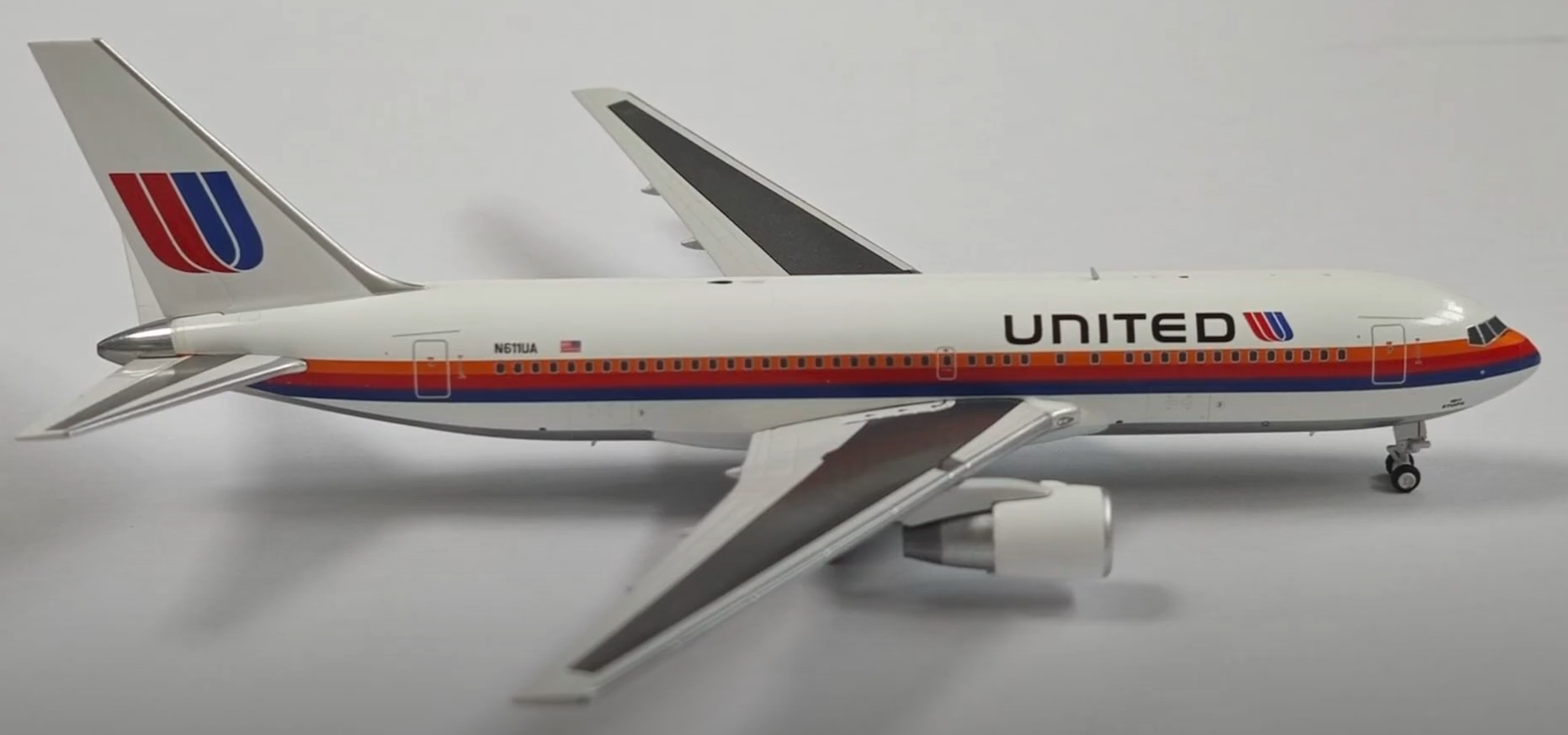 V1:400 UNITED AIRLINES BOEING 767-200ER - N611UA PRE ORDER