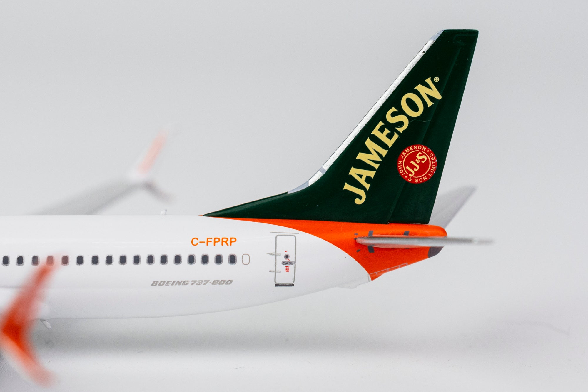 1:400 NG SUNWING B737-800/w C-FPRP "Jameson whiskey w/ scims"
