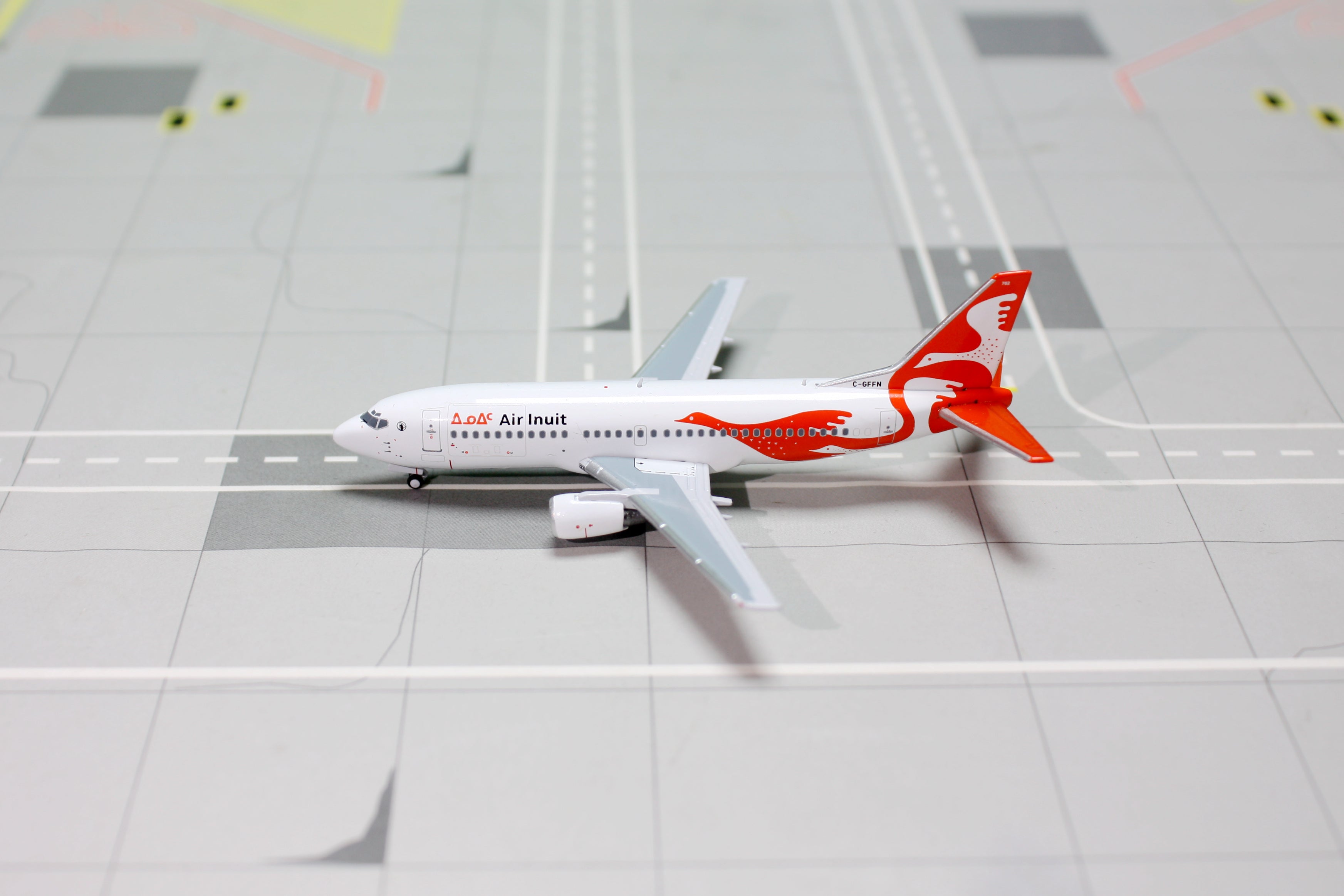 1:400 PANDA AIR INUIT B737-300 C-GFFN