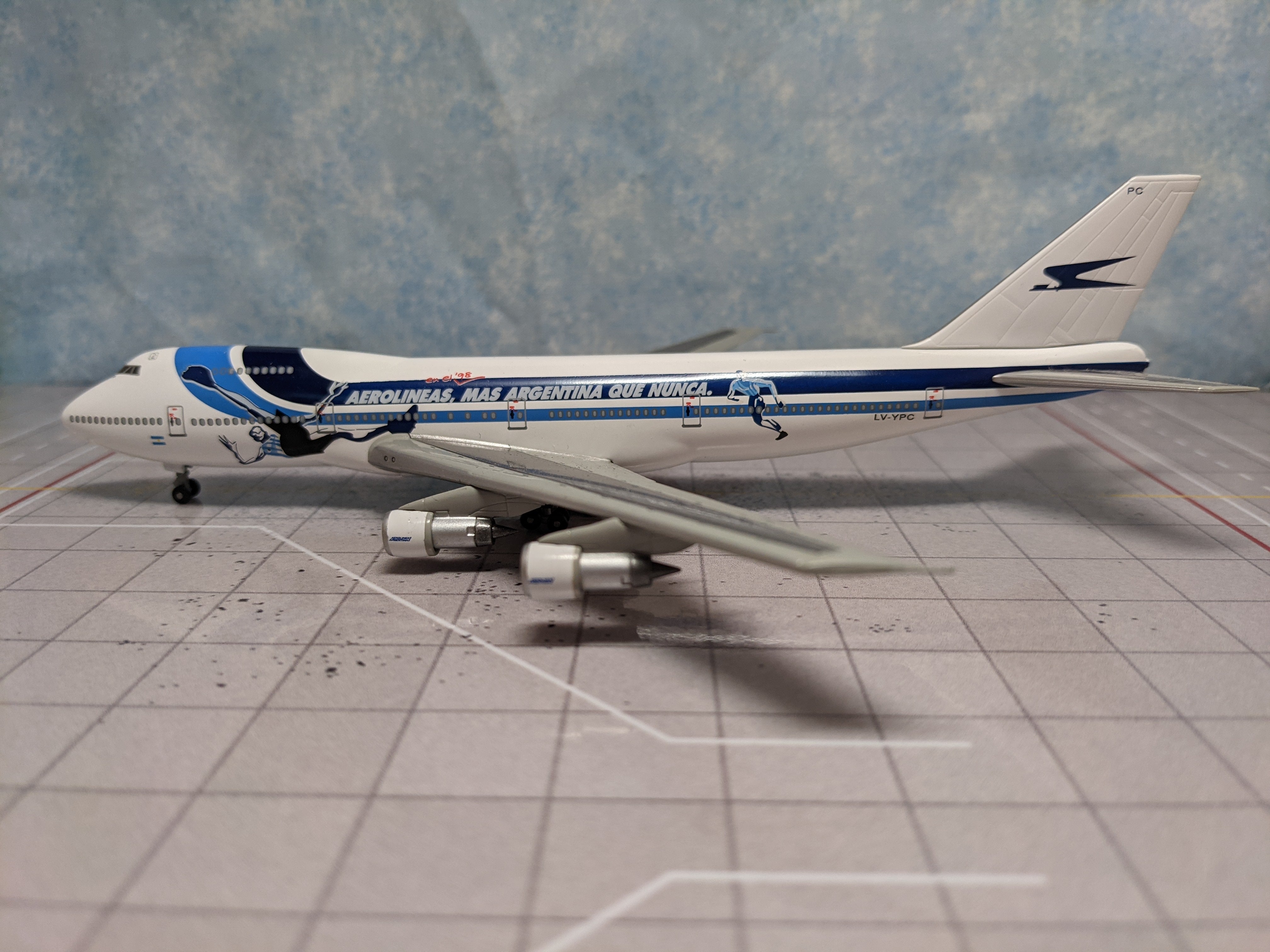 1:400 DRAGON AEROLINEAS ARGENTINAS B747-200 LV-YPC
