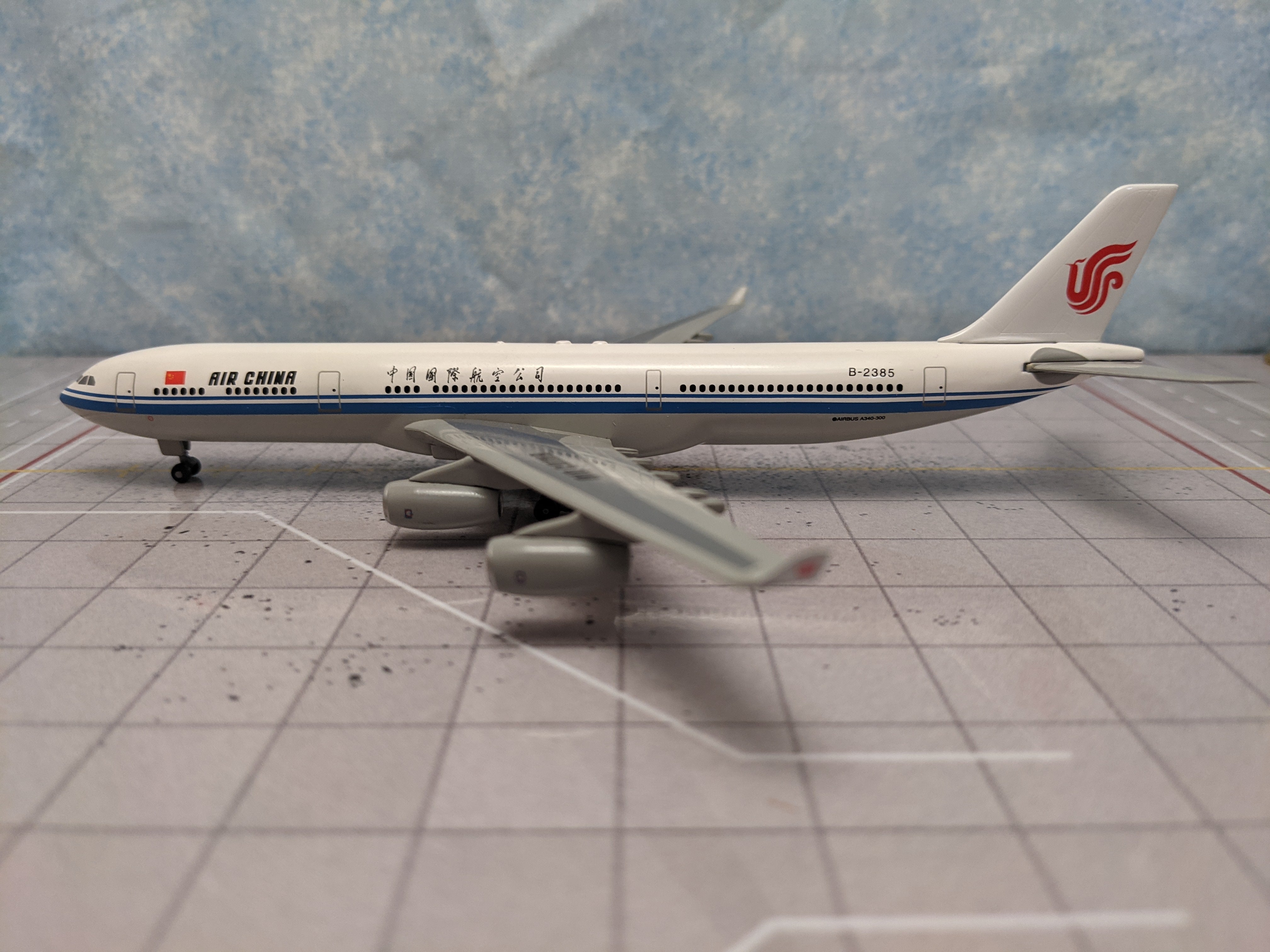 1:400 DRAGON AIR CHINA A340-300 B-2385